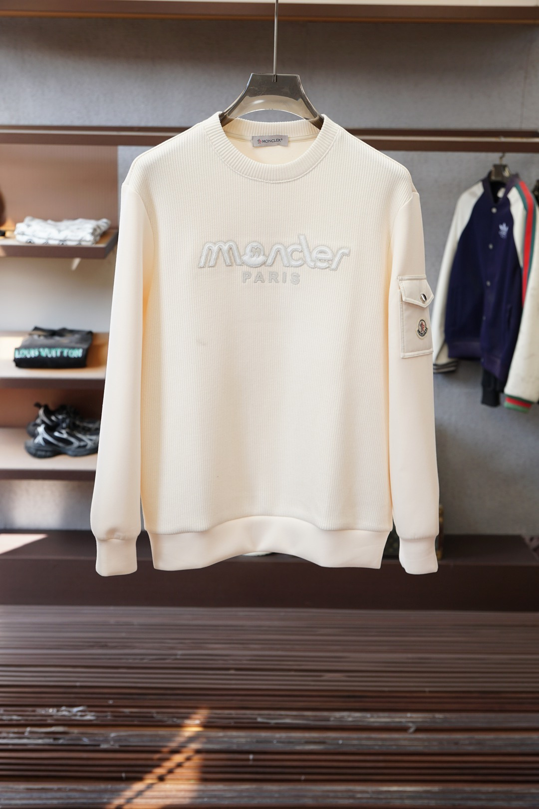 NO:657155,Meng Mouth/2025 new autumn and winter sweaters!  High-quality wool, simple but not simple. Casual round-neck style, easy to match for daily wear on the street. Fine workmanship, fine and even stitching, not easy to fall off. Color: Beige. Size: M-3XL, Moncler, sweaters, alexander wang19860909蒙口/2025秋冬新款毛衣！优质羊毛,简约而不简单.休闲圆领款式,日常搭配出街轻松搭配.做工精细 针脚细密均匀,不易脱线. 颜色米色 码数M-3XL,,Moncler,sweaters,alexander wang,Men's clothing