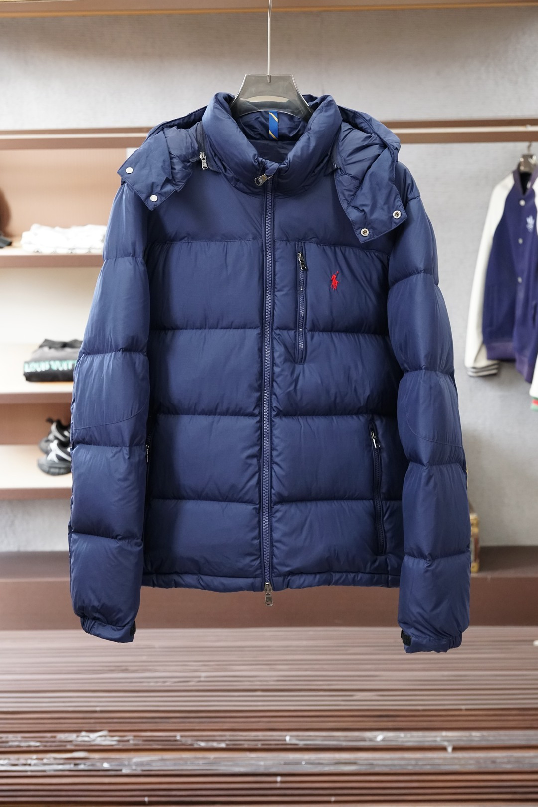 NO:661605,American classics - 2025 ball autumn and winter hot styles 1. Ralph Lauren's winter classic, black and blue two-color interpretation of American leisure 2. A Ralph Lauren down jacket hides the winter chill and wears a classic style 3. The winter answer to American retro, Ralph Lauren down jacket,  19860909美式经典-2025球秋冬爆款 1. 拉夫劳伦的冬日经典,黑蓝双色诠释美式休闲 2. 一件拉夫劳伦羽绒服,藏住冬日寒意,穿出经典格调 3. 美式复古的冬日答案,拉夫劳伦羽绒承包温暖,,down jacket, ,Men's clothing