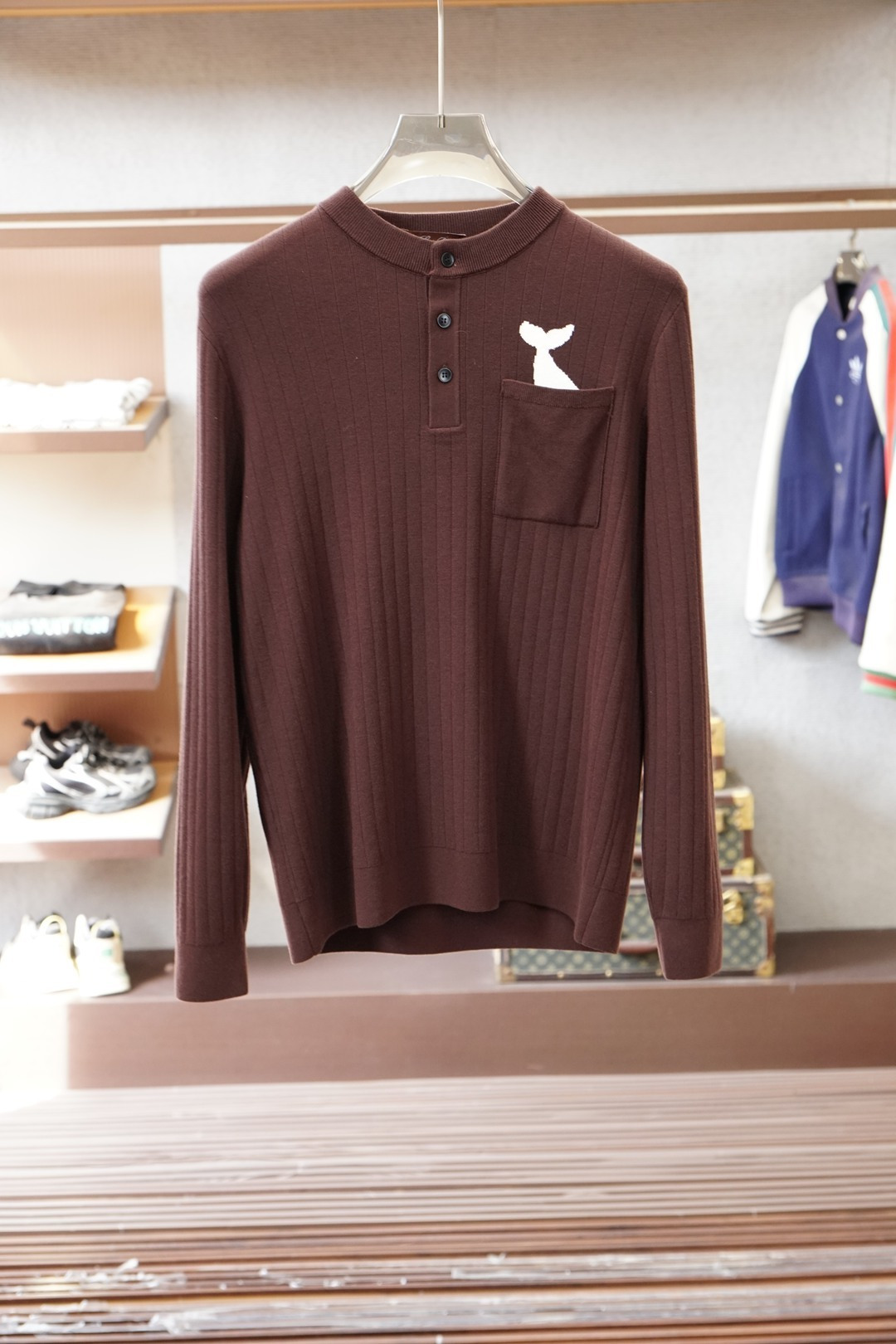 NO:681175,LP - Autumn and winter popular base layer sweater. Ultra-fine merino wool blended fabric. It can be used as base layer without pilling and does not irritate the skin. The wool is treated with anti-shrink technology and feels comfortable and warm. The upper body is skin-friendly and warm. It is a highly recommended base layer fabric, loro piana, sweaters,19860909LP-秋冬爆款打底毛衣 超细美利奴羊毛混纺面料,可单纯可打底不起球不刺激皮肤,羊毛防缩工艺处理手感舒适温暖.上身亲肤保暖,超推荐的一款打底衫面料,,loro piana,sweaters,,Men's clothing