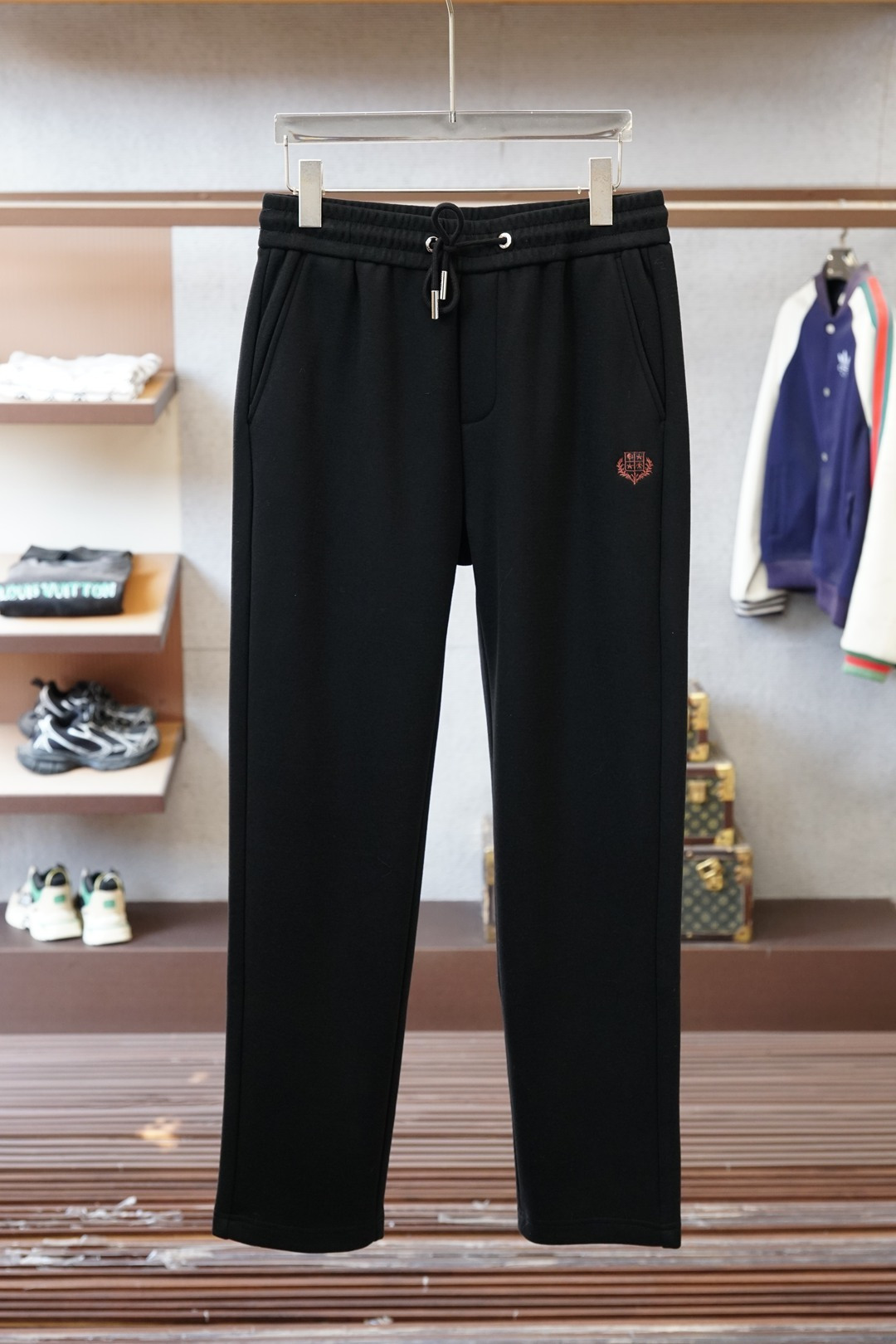 lp🆕-2025冬款加厚新款休闲裤!官网同步发售。品牌经典logo休闲裤，定制加厚羊毛莫代尔面料，舒适度