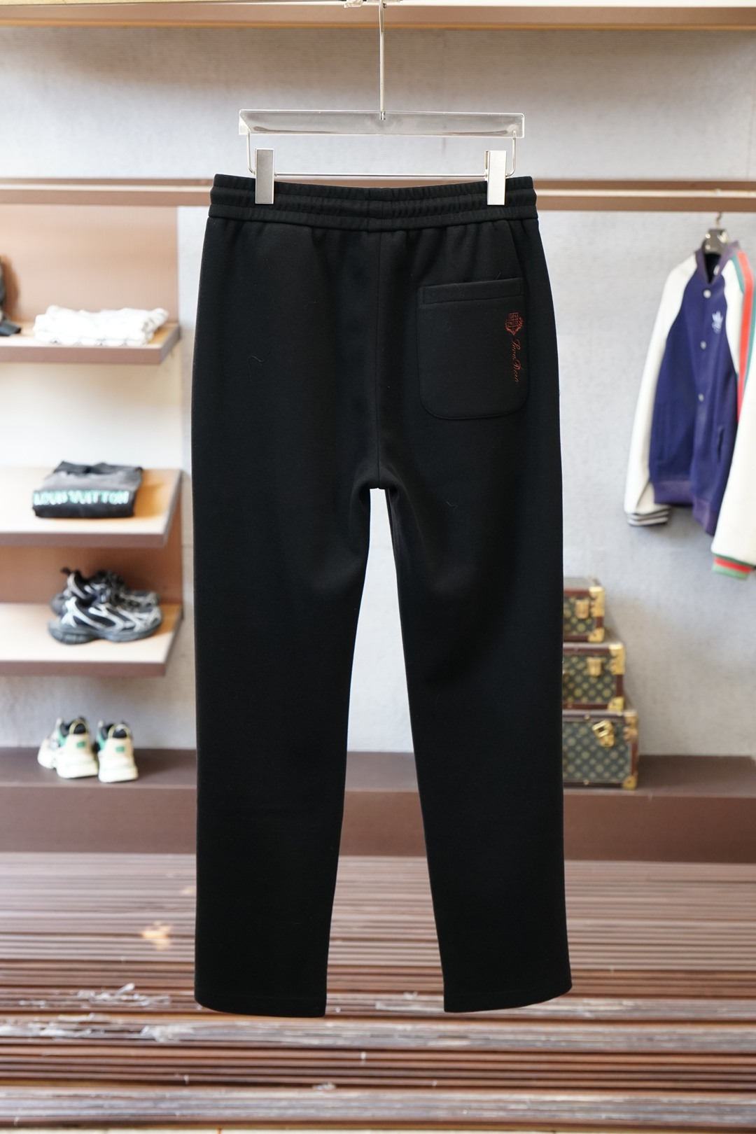 lp🆕-2025冬款加厚新款休闲裤!官网同步发售。品牌经典logo休闲裤，定制加厚羊毛莫代尔面料，舒适度