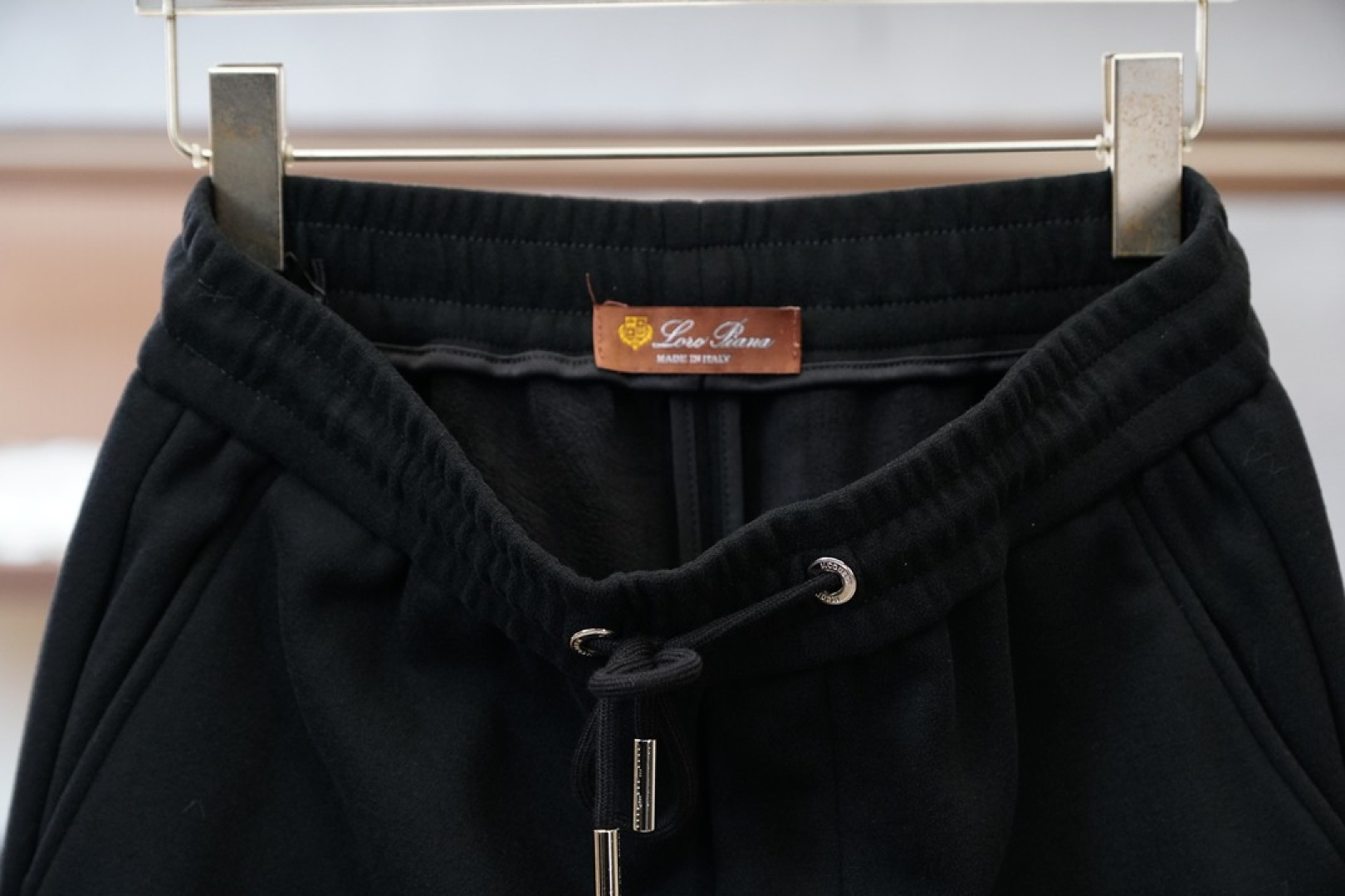 lp🆕-2025冬款加厚新款休闲裤!官网同步发售。品牌经典logo休闲裤，定制加厚羊毛莫代尔面料，舒适度