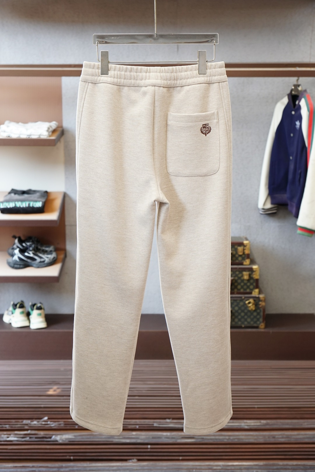 lp🆕-2025冬款加厚新款休闲裤!官网同步发售。品牌经典logo休闲裤，定制加厚羊毛莫代尔面料，舒适度