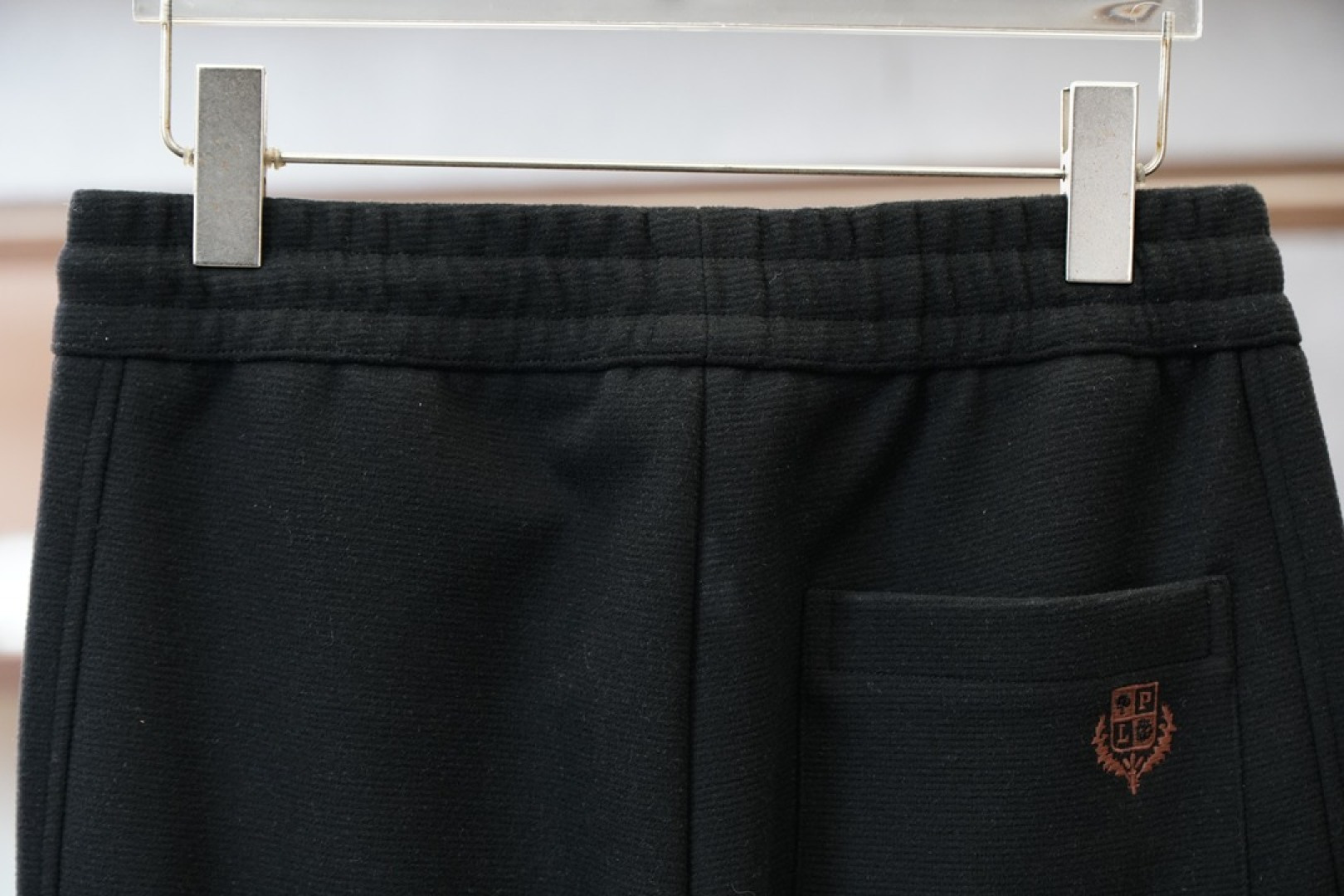 lp🆕-2025冬款加厚新款休闲裤!官网同步发售。品牌经典logo休闲裤，定制加厚羊毛莫代尔面料，舒适度