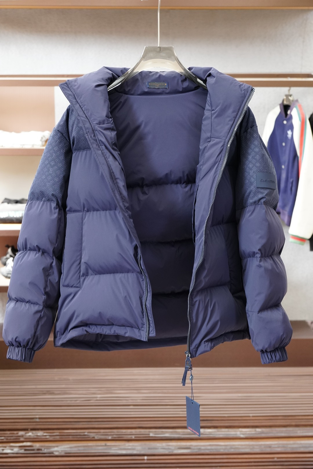 LV路易威登-2025高端推荐牛货 2025秋冬款男士原单纯正90羽绒服！贵族血统 蓬松感十足 御寒神器