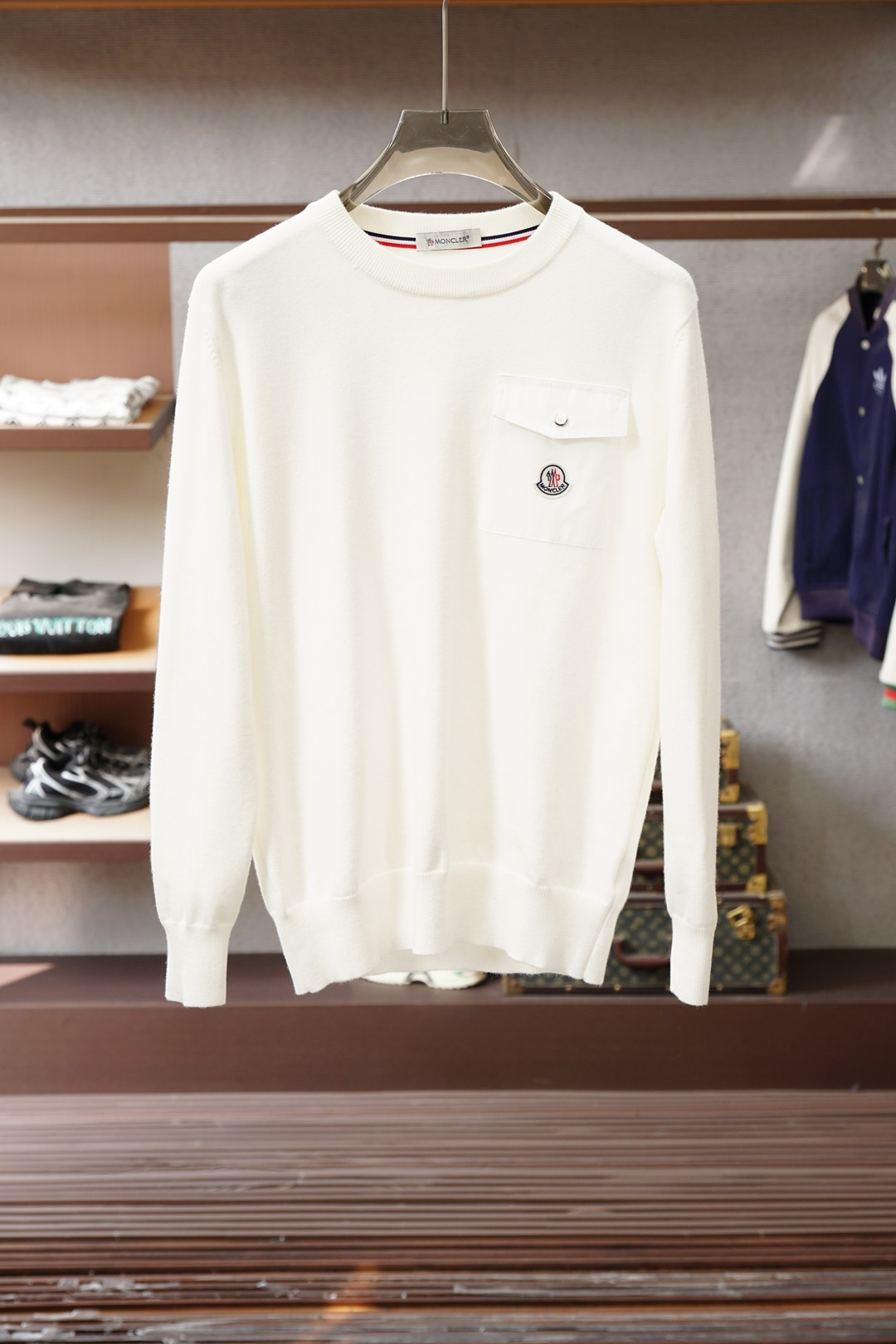 NO:681919,New Meng Mouth/Autumn and Winter Sweaters!  High-quality wool, simple but not simple. Casual round-neck style, easy to match for daily wear on the street. Fine workmanship, fine and even stitching, not easy to fall off. Color black, size M-3XL, Moncler, sweaters,19860909蒙口/秋冬新款毛衣！优质羊毛,简约而不简单.休闲圆领款式,日常搭配出街轻松搭配.做工精细 针脚细密均匀,不易脱线. 颜色黑色 码数M-3XL,,Moncler,sweaters,,Men's clothing