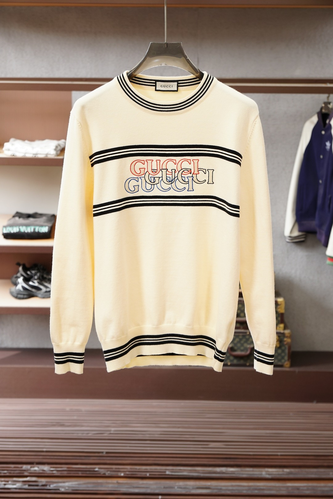 NO:681918,Gucci Gucci/new autumn and winter sweaters!  High-quality wool, simple but not simple. Casual round-neck style, easy to match for daily wear on the street. Fine workmanship, fine and even stitching, not easy to fall off. Color black, code number M-3XL,, gucci, sweaters,19860909Gucci 古奇/秋冬新款毛衣！优质羊毛,简约而不简单.休闲圆领款式,日常搭配出街轻松搭配.做工精细 针脚细密均匀,不易脱线. 颜色黑色 码数M-3XL,,gucci,sweaters,,Men's clothing