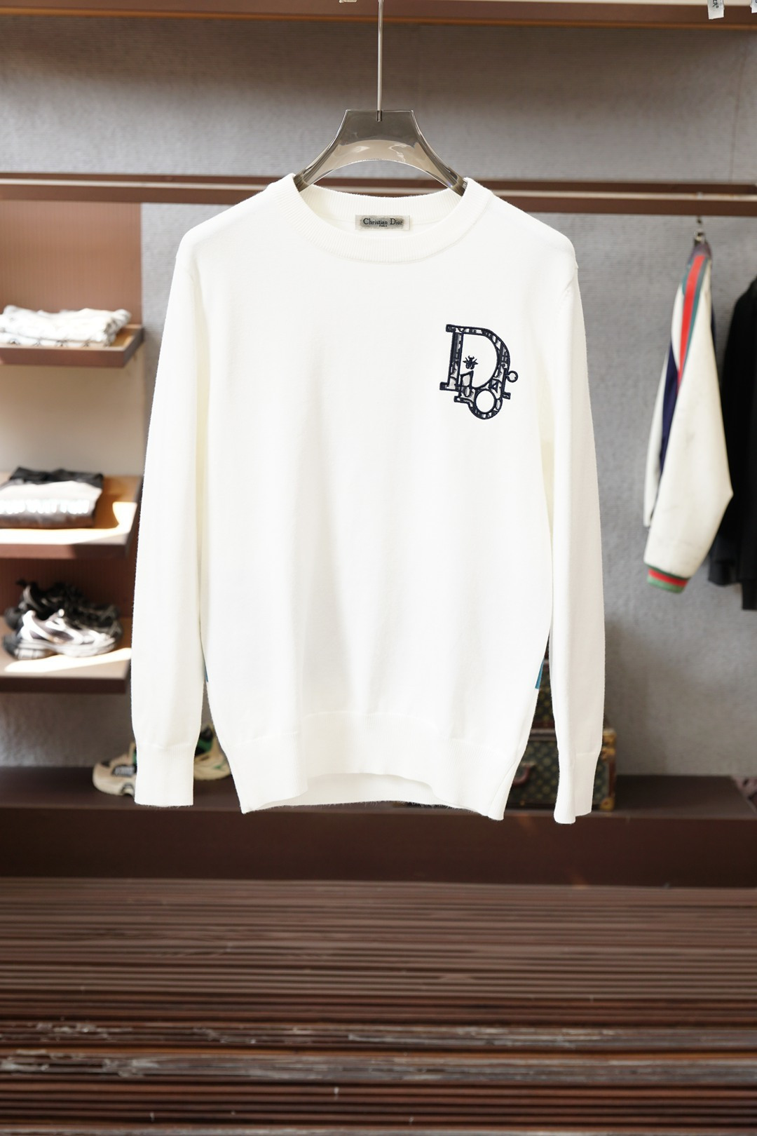 Dior迪奥-2025秋冬新款毛衣！💐💐优质羊毛，简约而不简单。休闲圆领款式，日常搭配出街轻松搭配。做工