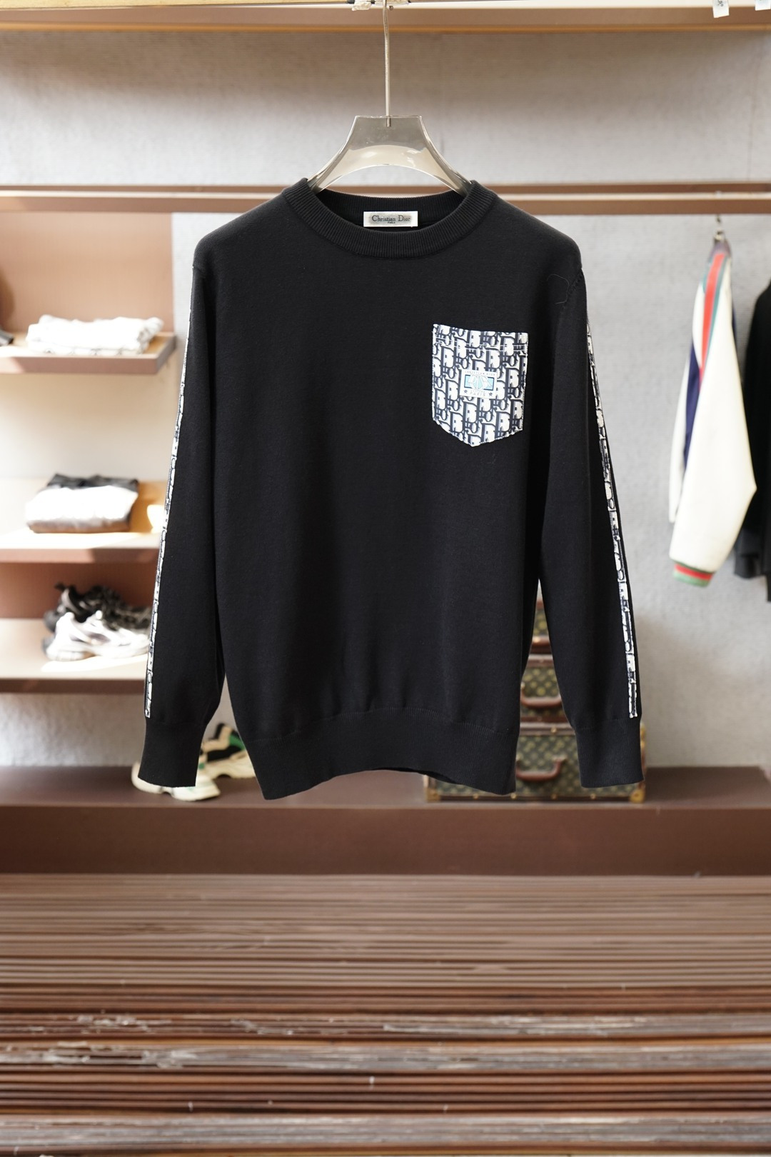 Dior迪奥-2025秋冬新款毛衣！💐💐优质羊毛，简约而不简单。休闲圆领款式，日常搭配出街轻松搭配。做工