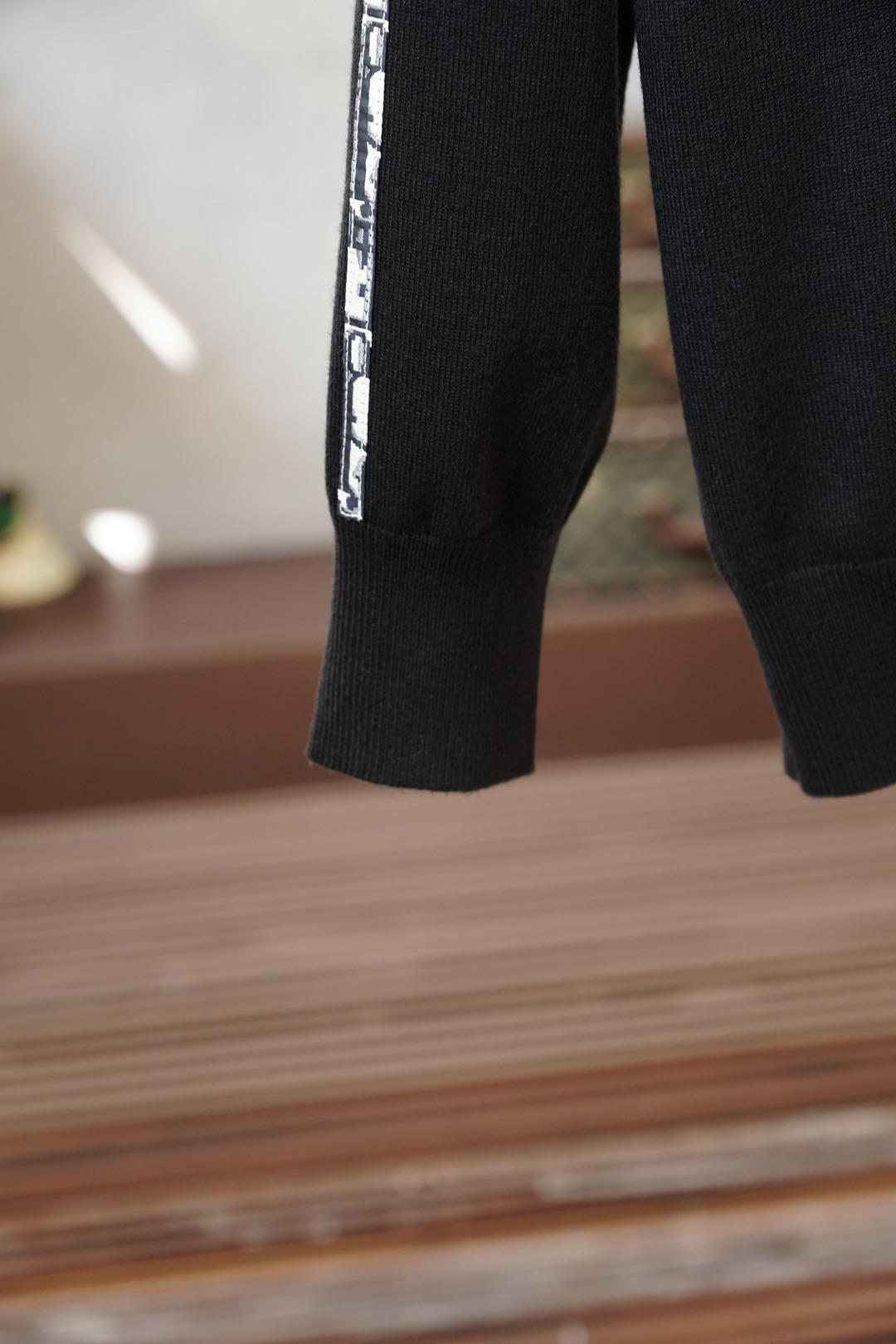 Dior迪奥-2025秋冬新款毛衣！💐💐优质羊毛，简约而不简单。休闲圆领款式，日常搭配出街轻松搭配。做工