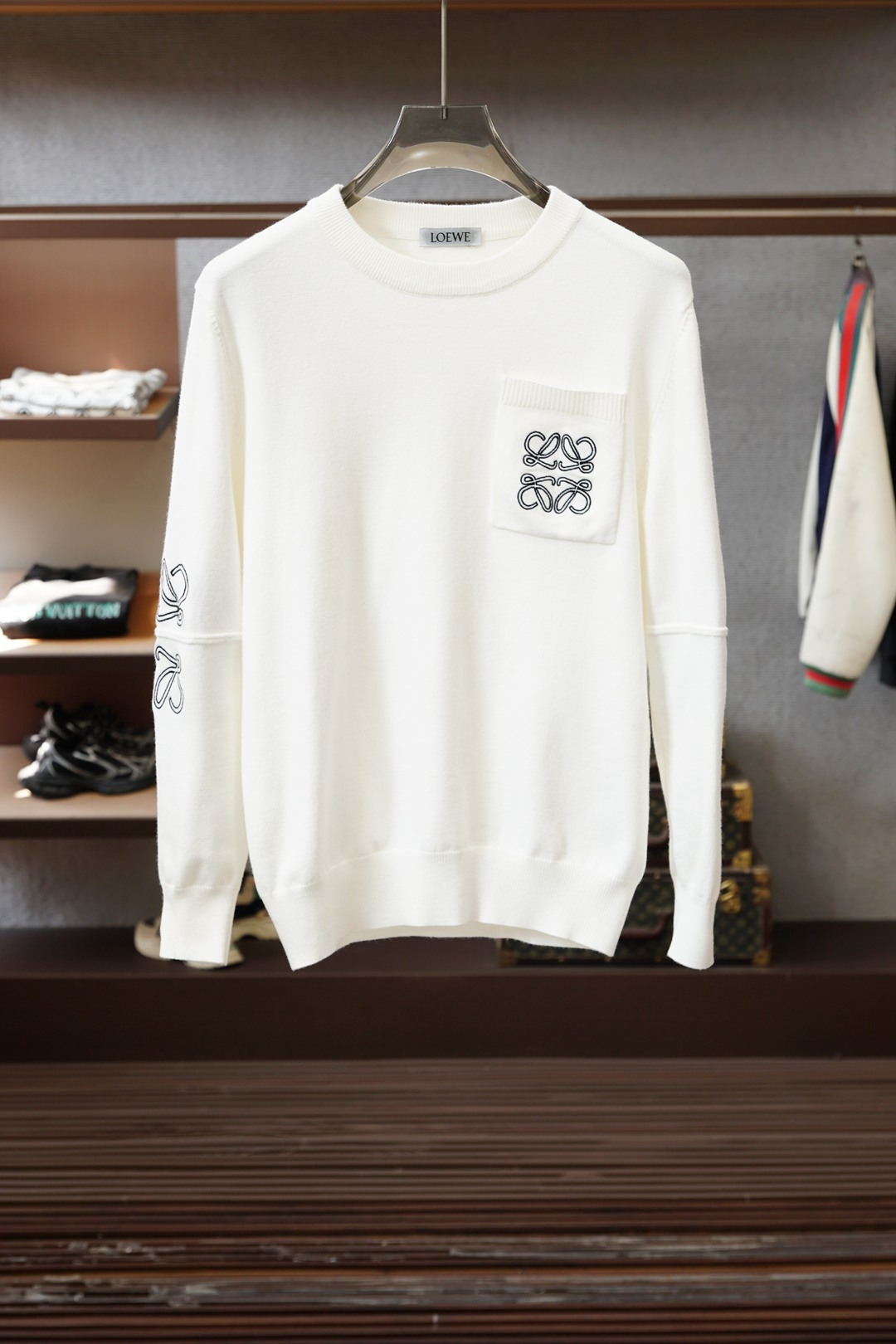 罗意威- Loewe/2025秋冬新款毛衣！💐💐优质羊毛，简约而不简单。休闲圆领款式，日常搭配出街轻松搭