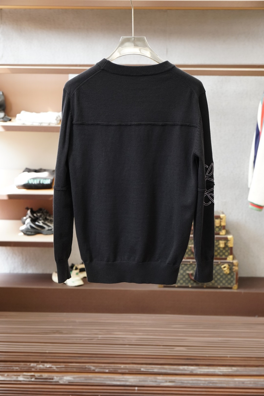 罗意威- Loewe/2025秋冬新款毛衣！💐💐优质羊毛，简约而不简单。休闲圆领款式，日常搭配出街轻松搭