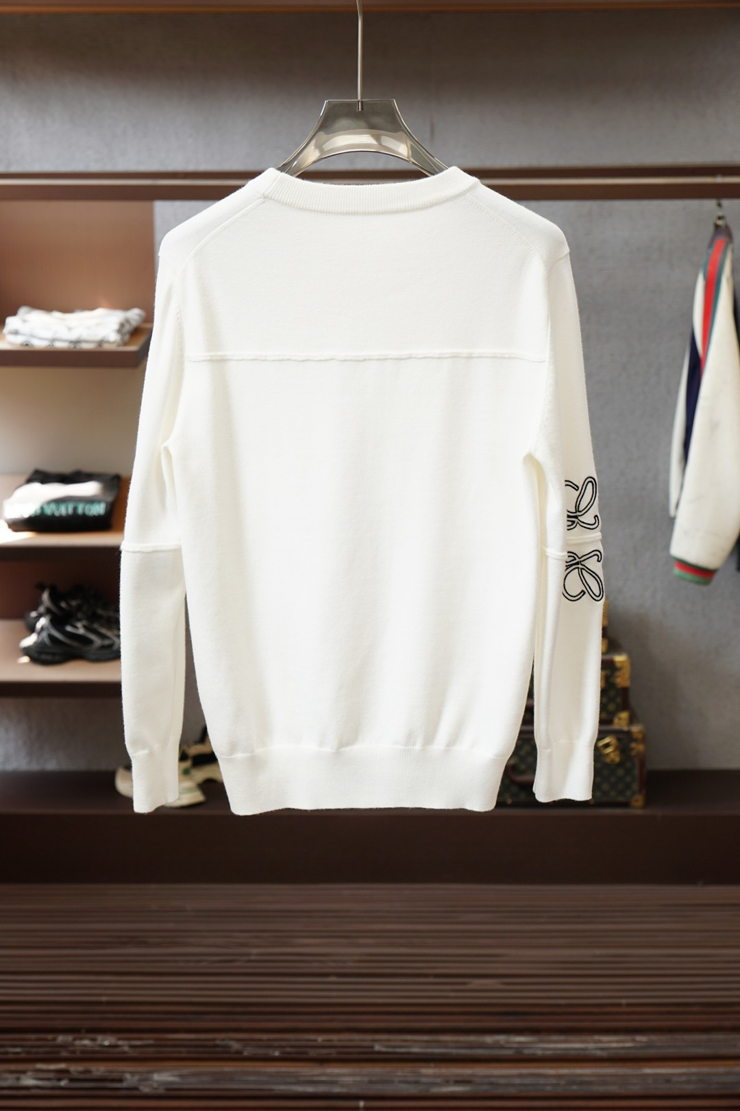 罗意威- Loewe/2025秋冬新款毛衣！💐💐优质羊毛，简约而不简单。休闲圆领款式，日常搭配出街轻松搭