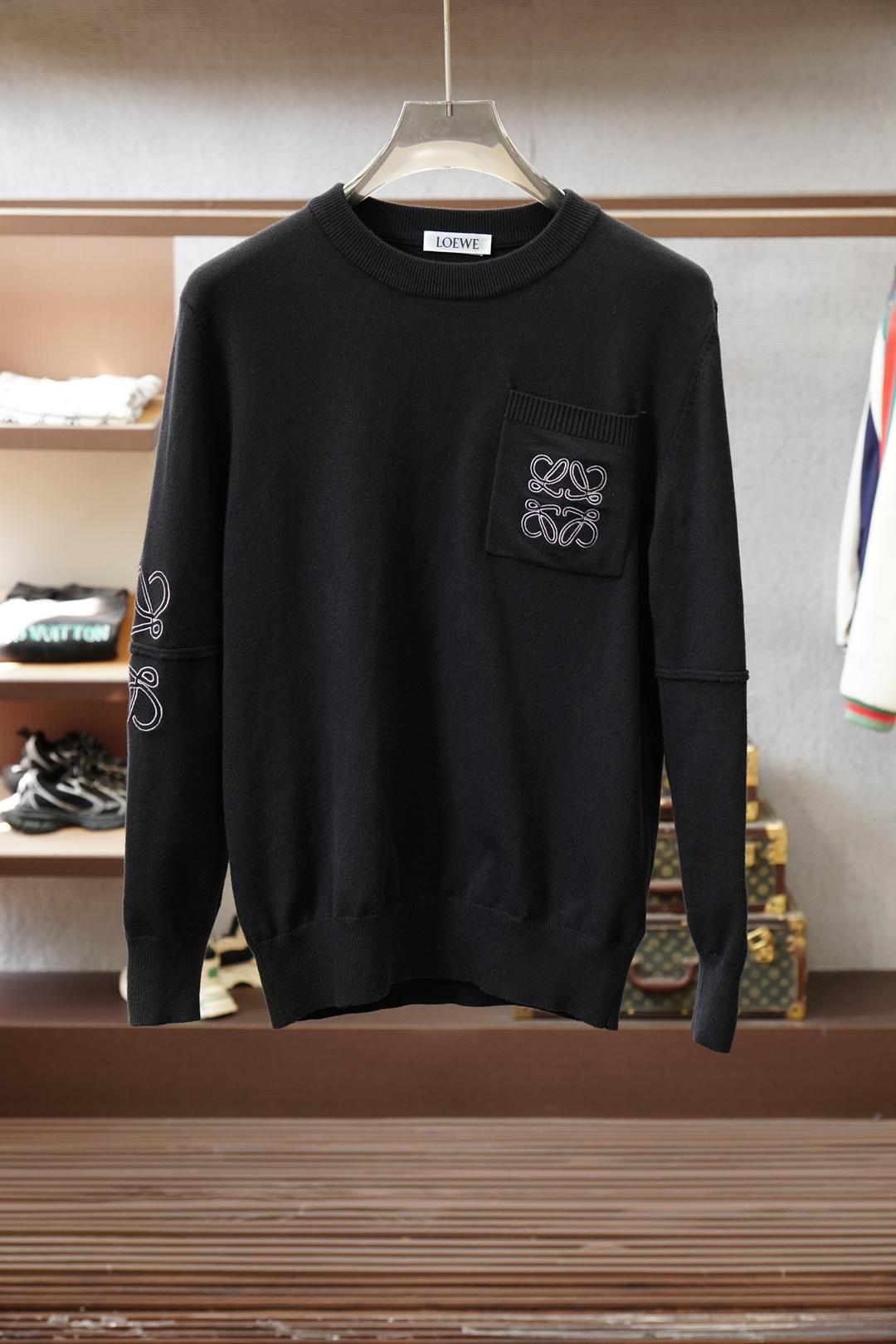 罗意威- Loewe/2025秋冬新款毛衣！💐💐优质羊毛，简约而不简单。休闲圆领款式，日常搭配出街轻松搭