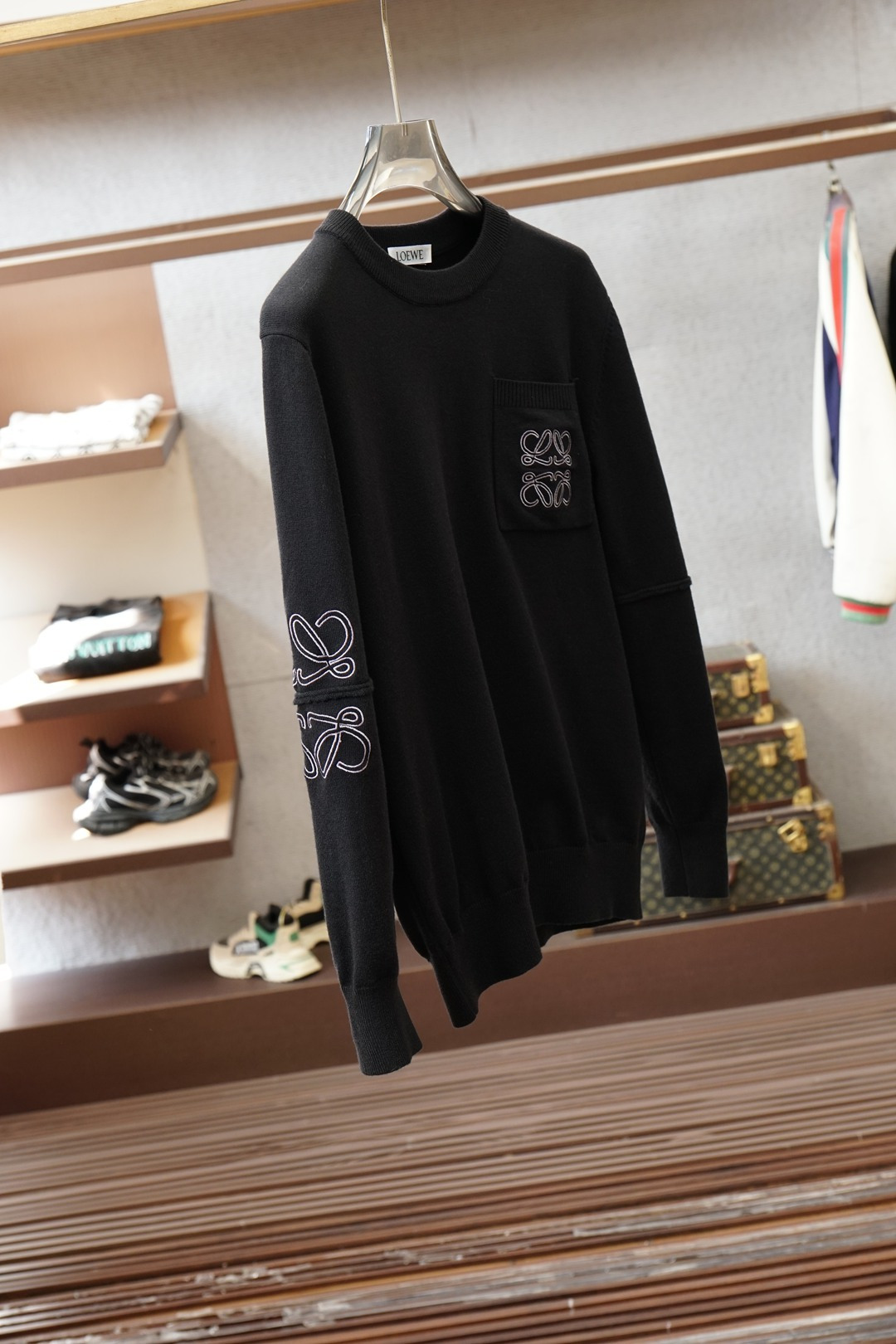 罗意威- Loewe/2025秋冬新款毛衣！💐💐优质羊毛，简约而不简单。休闲圆领款式，日常搭配出街轻松搭