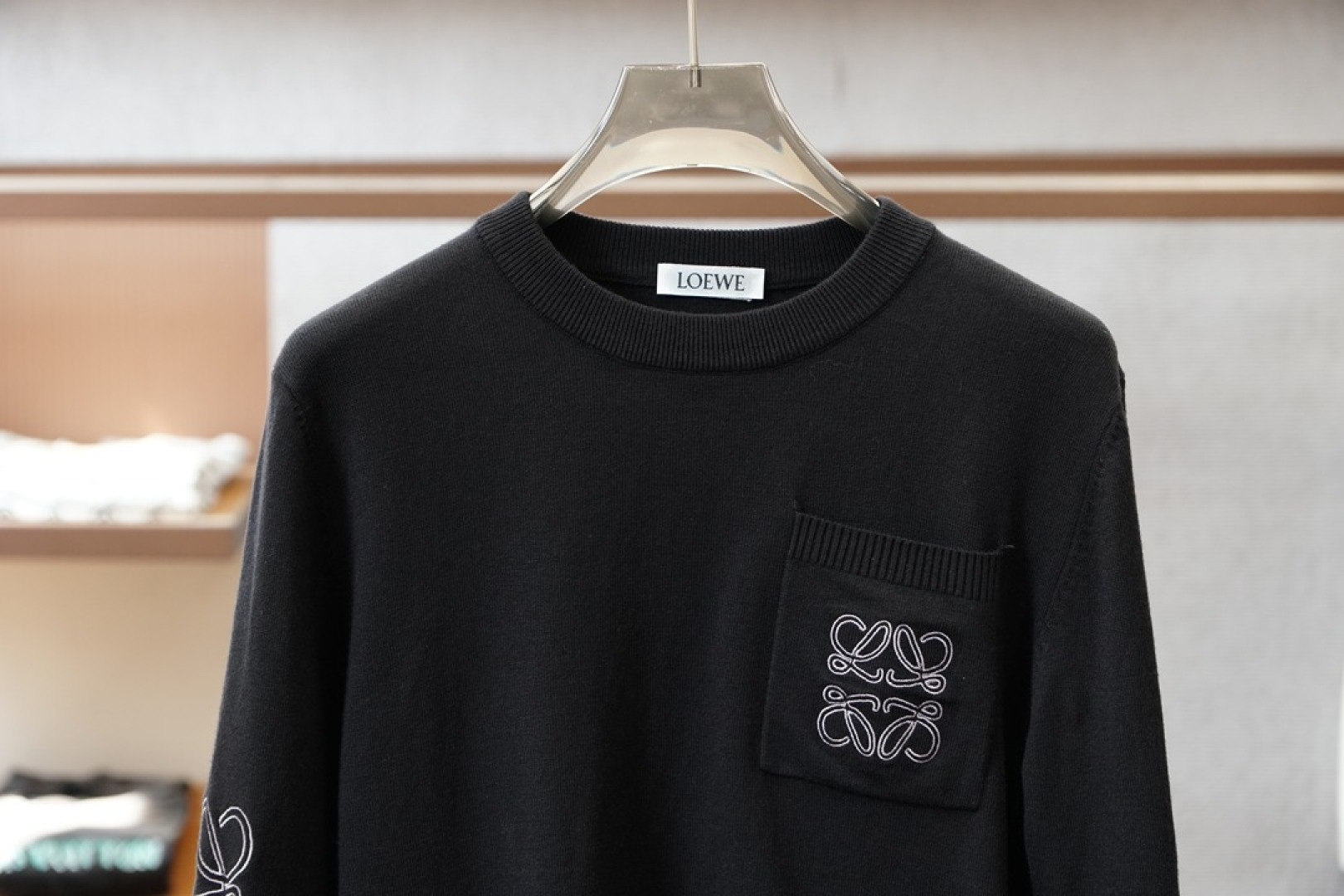 罗意威- Loewe/2025秋冬新款毛衣！💐💐优质羊毛，简约而不简单。休闲圆领款式，日常搭配出街轻松搭