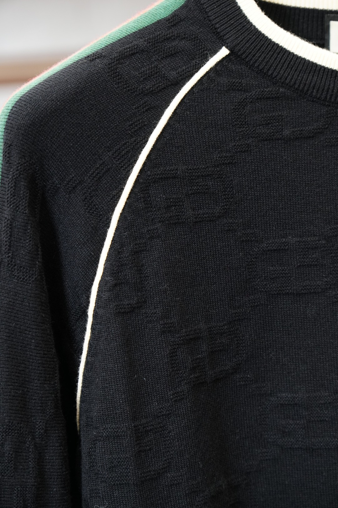 Gucci古奇2025秋冬新款毛衣！💐💐优质羊毛，简约而不简单。休闲圆领款式，日常搭配出街轻松搭配。做工