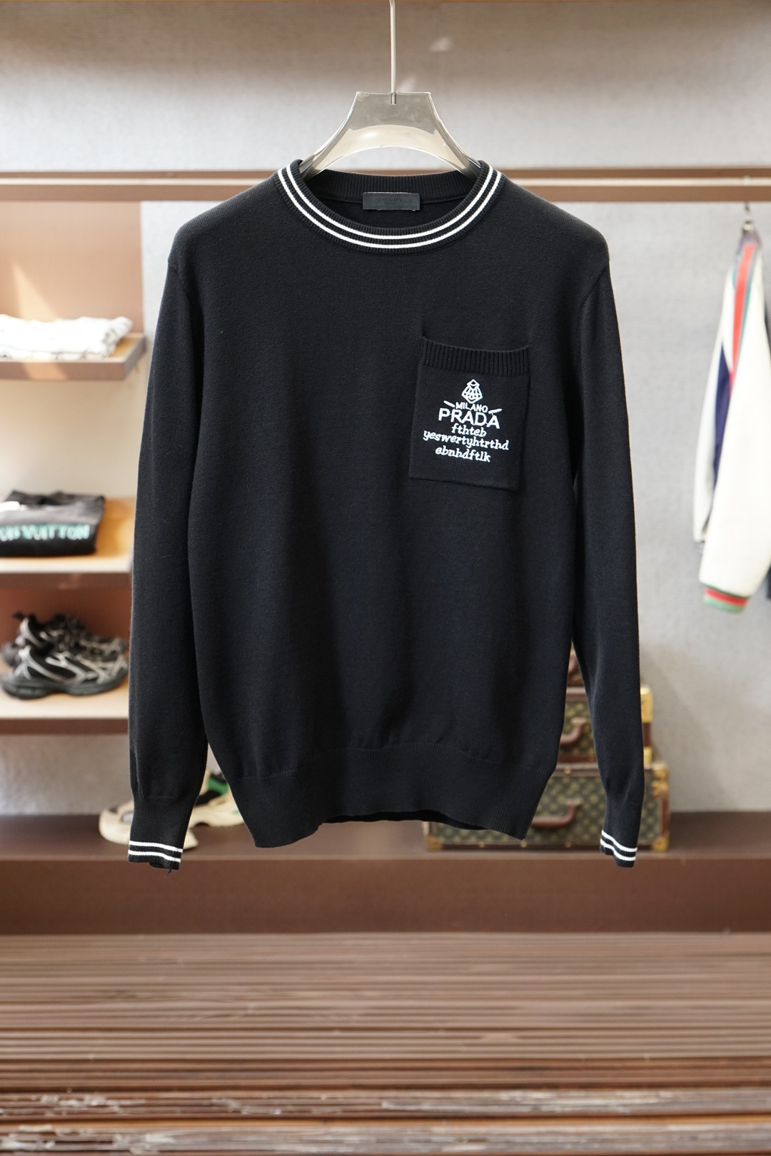 Prada普拉达-2025秋冬新款毛衣！💐💐优质羊毛，简约而不简单。休闲圆领款式，日常搭配出街轻松搭配。