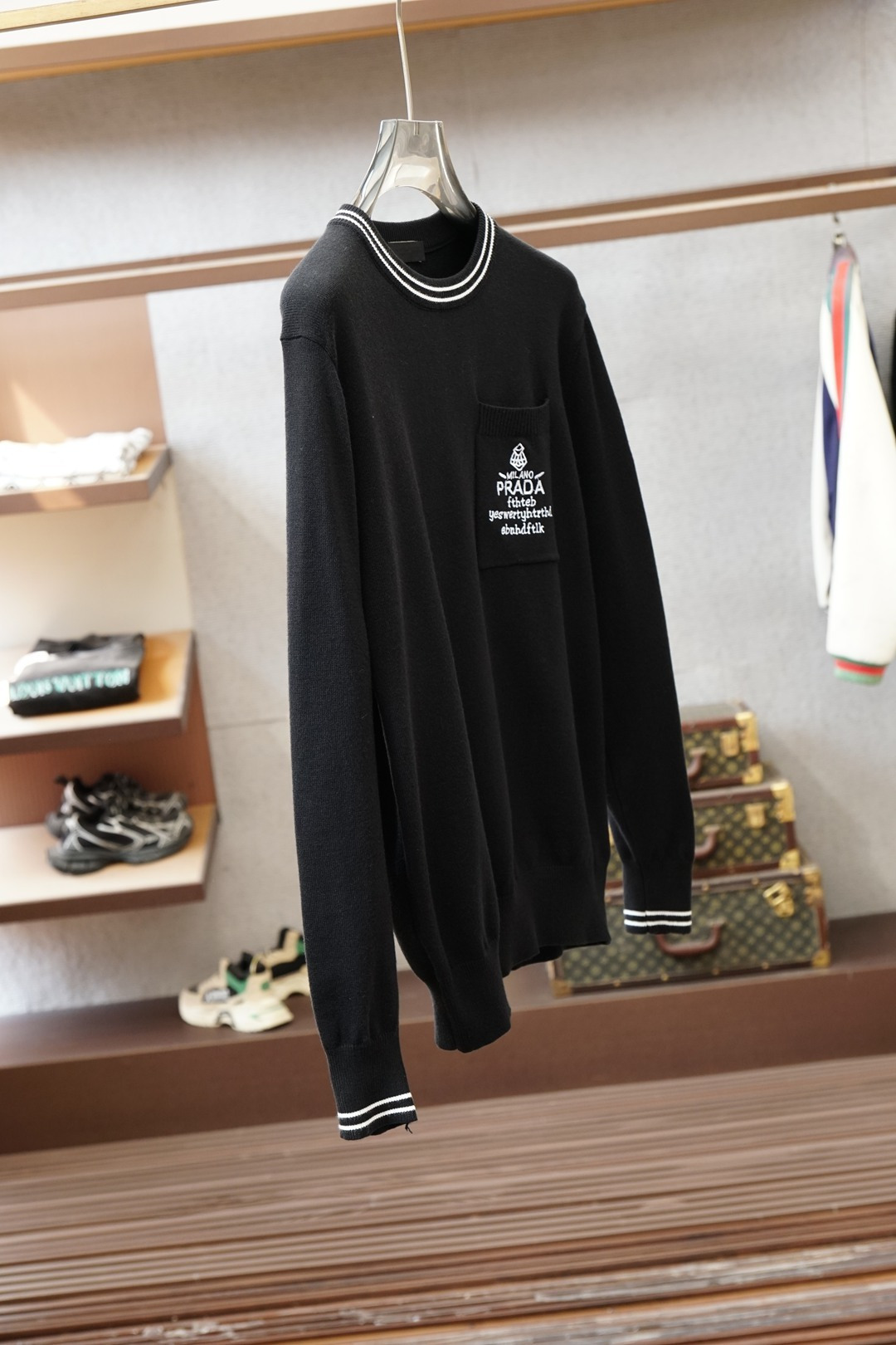 Prada普拉达-2025秋冬新款毛衣！💐💐优质羊毛，简约而不简单。休闲圆领款式，日常搭配出街轻松搭配。