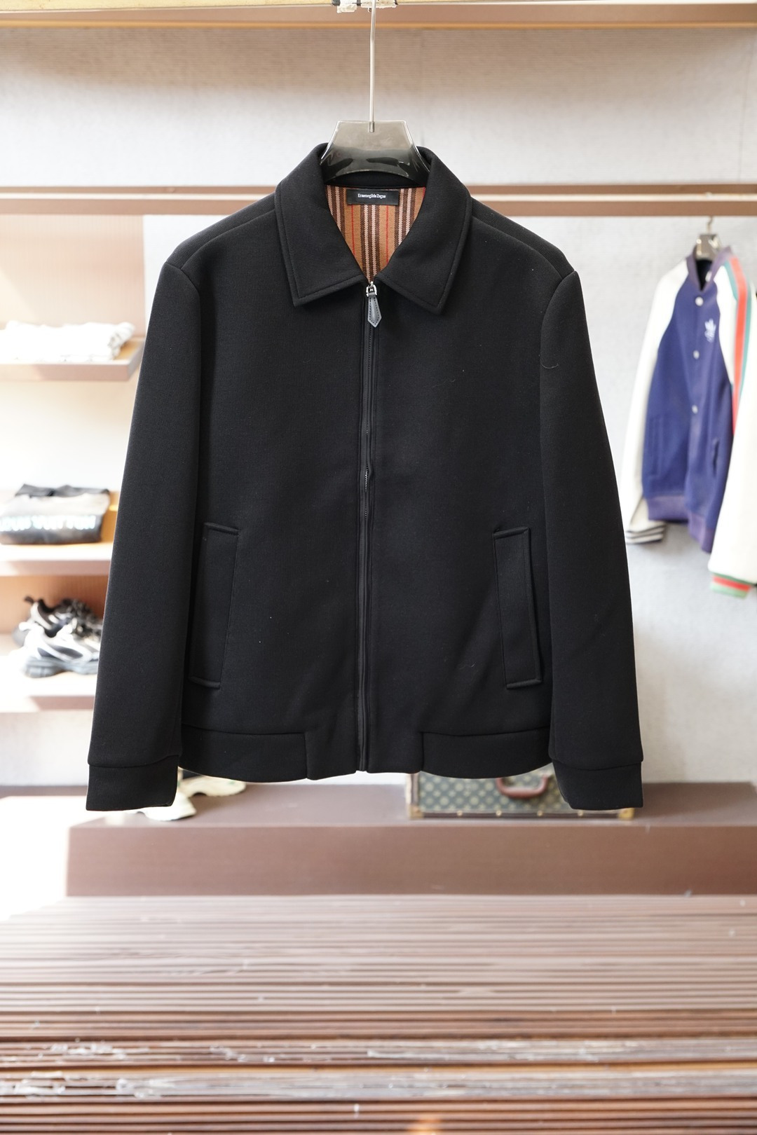 杰尼亚/25秋冬羊毛外套，⚡️⚡️加厚羊毛实穿性强 风格独特。材质，质感细腻硬朗光滑！时尚复古风格浓郁！