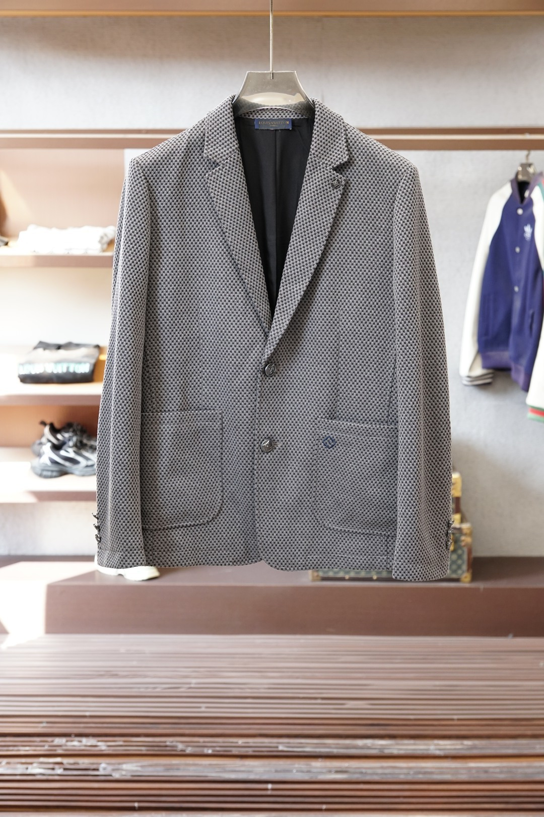 Lv 路易威登/2025秋冬西服主打产品之一，星💫💫这个品牌西服羊毛面料设计出一种低调的奢华的风格，顶级