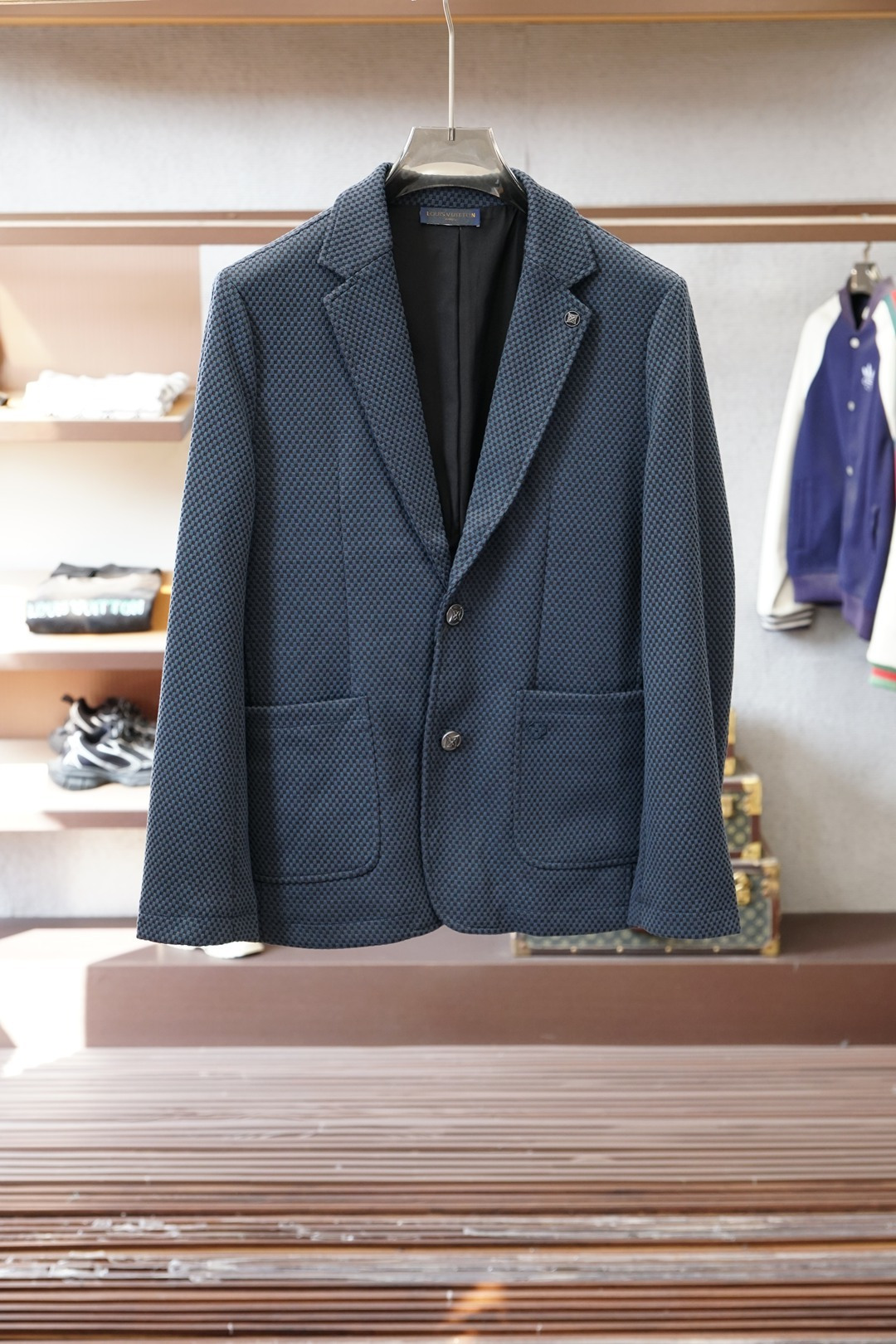 Lv 路易威登/2025秋冬西服主打产品之一，星💫💫这个品牌西服羊毛面料设计出一种低调的奢华的风格，顶级