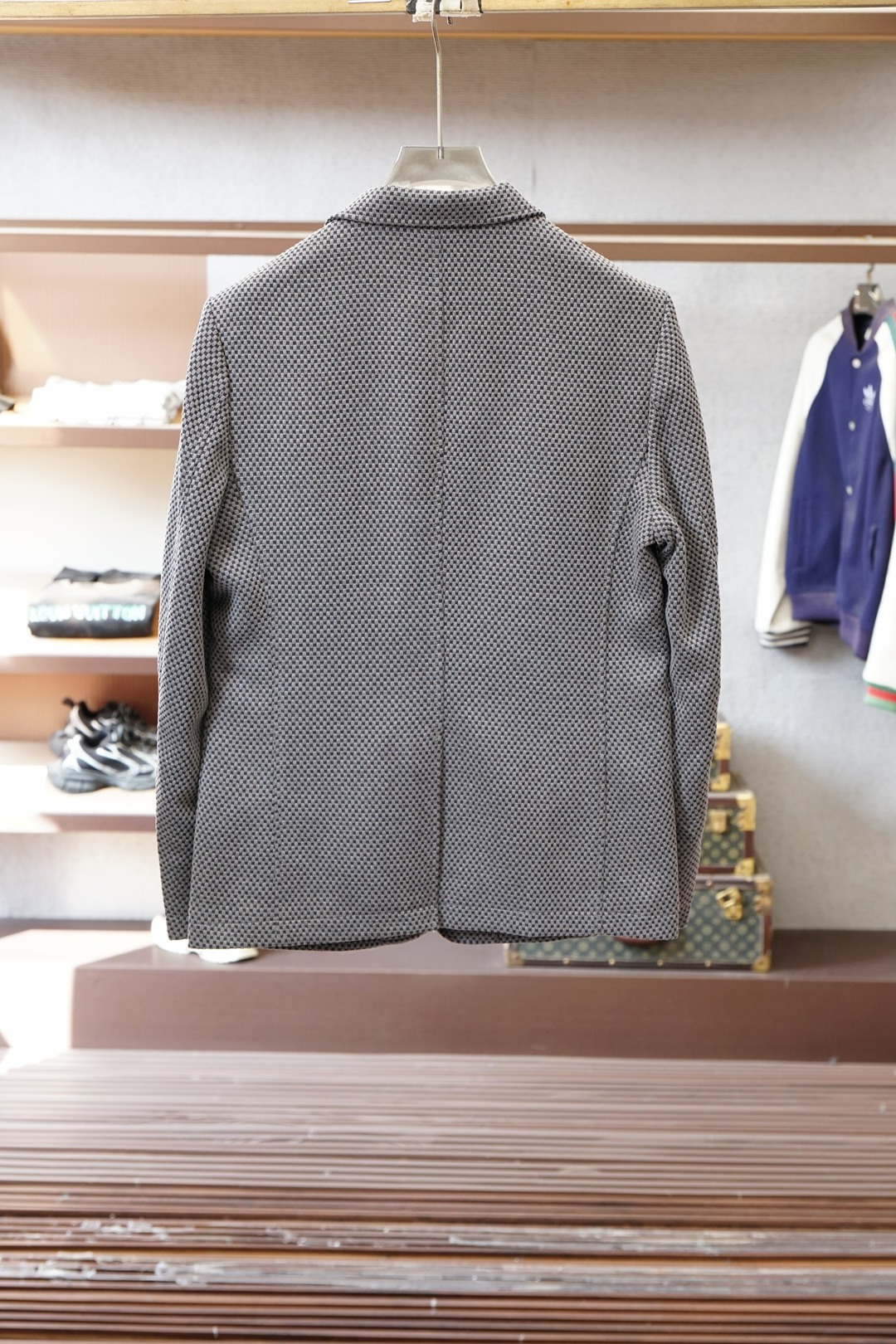 Lv 路易威登/2025秋冬西服主打产品之一，星💫💫这个品牌西服羊毛面料设计出一种低调的奢华的风格，顶级