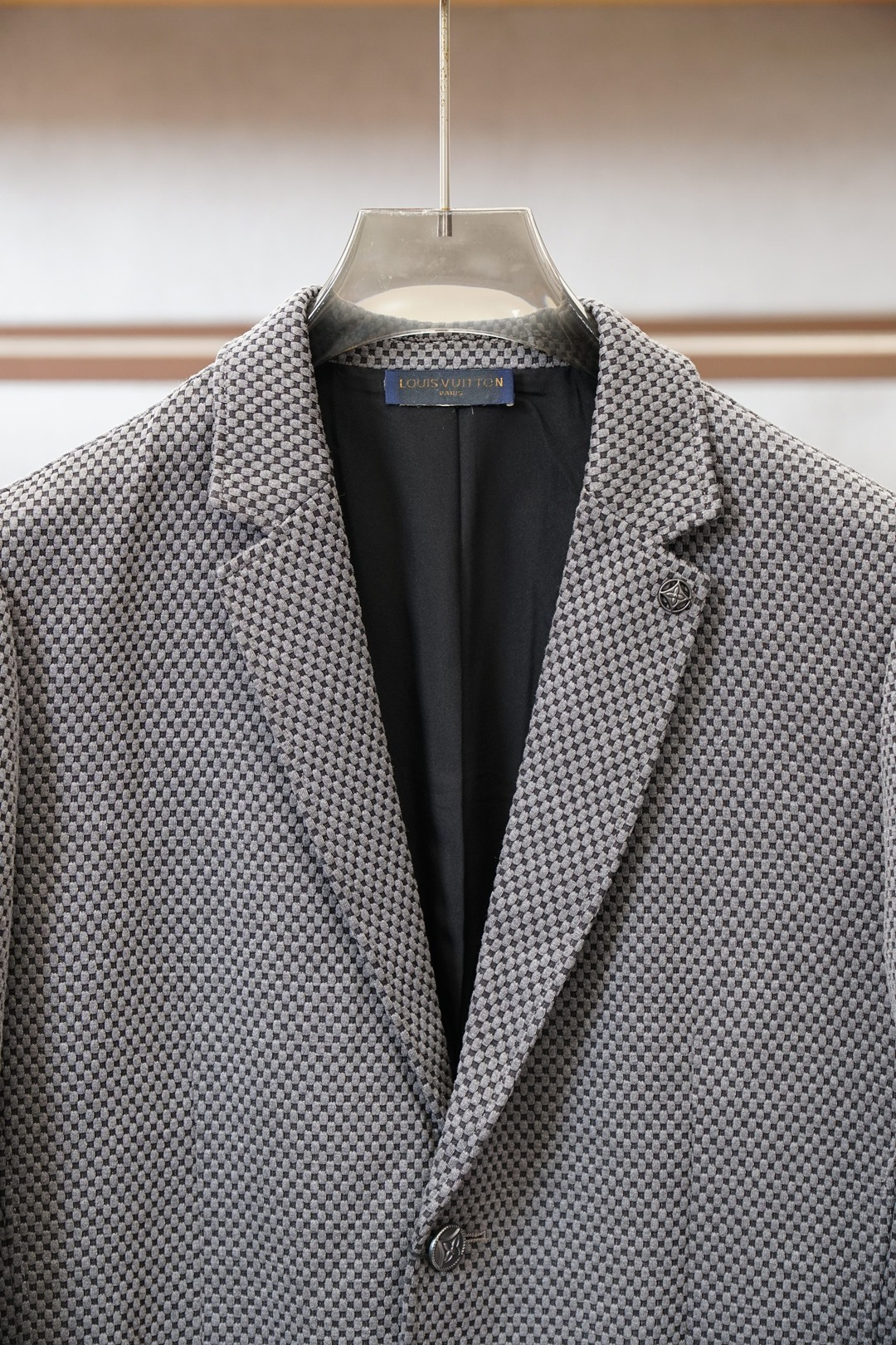 Lv 路易威登/2025秋冬西服主打产品之一，星💫💫这个品牌西服羊毛面料设计出一种低调的奢华的风格，顶级