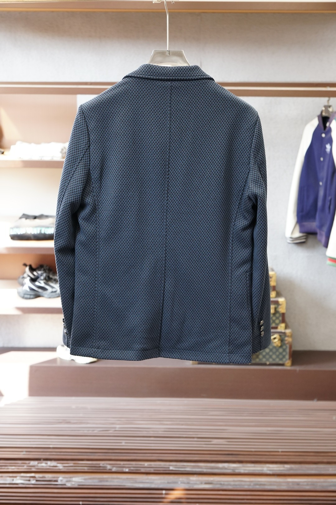 Lv 路易威登/2025秋冬西服主打产品之一，星💫💫这个品牌西服羊毛面料设计出一种低调的奢华的风格，顶级