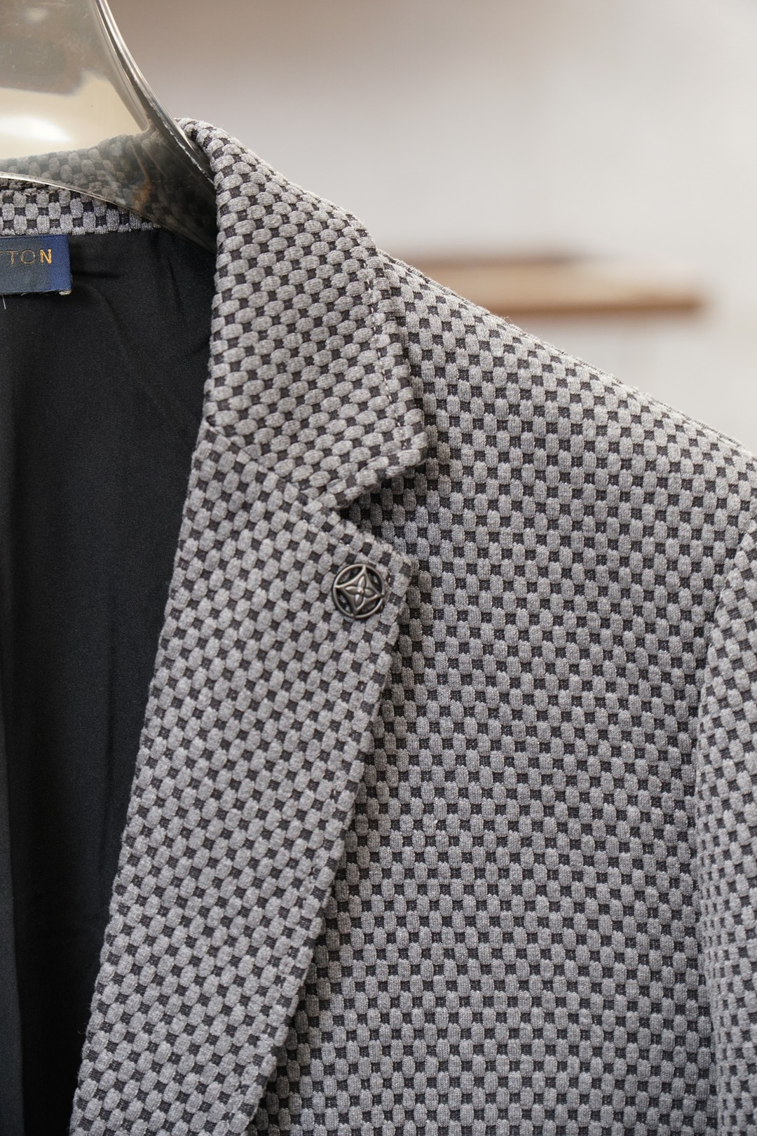 Lv 路易威登/2025秋冬西服主打产品之一，星💫💫这个品牌西服羊毛面料设计出一种低调的奢华的风格，顶级