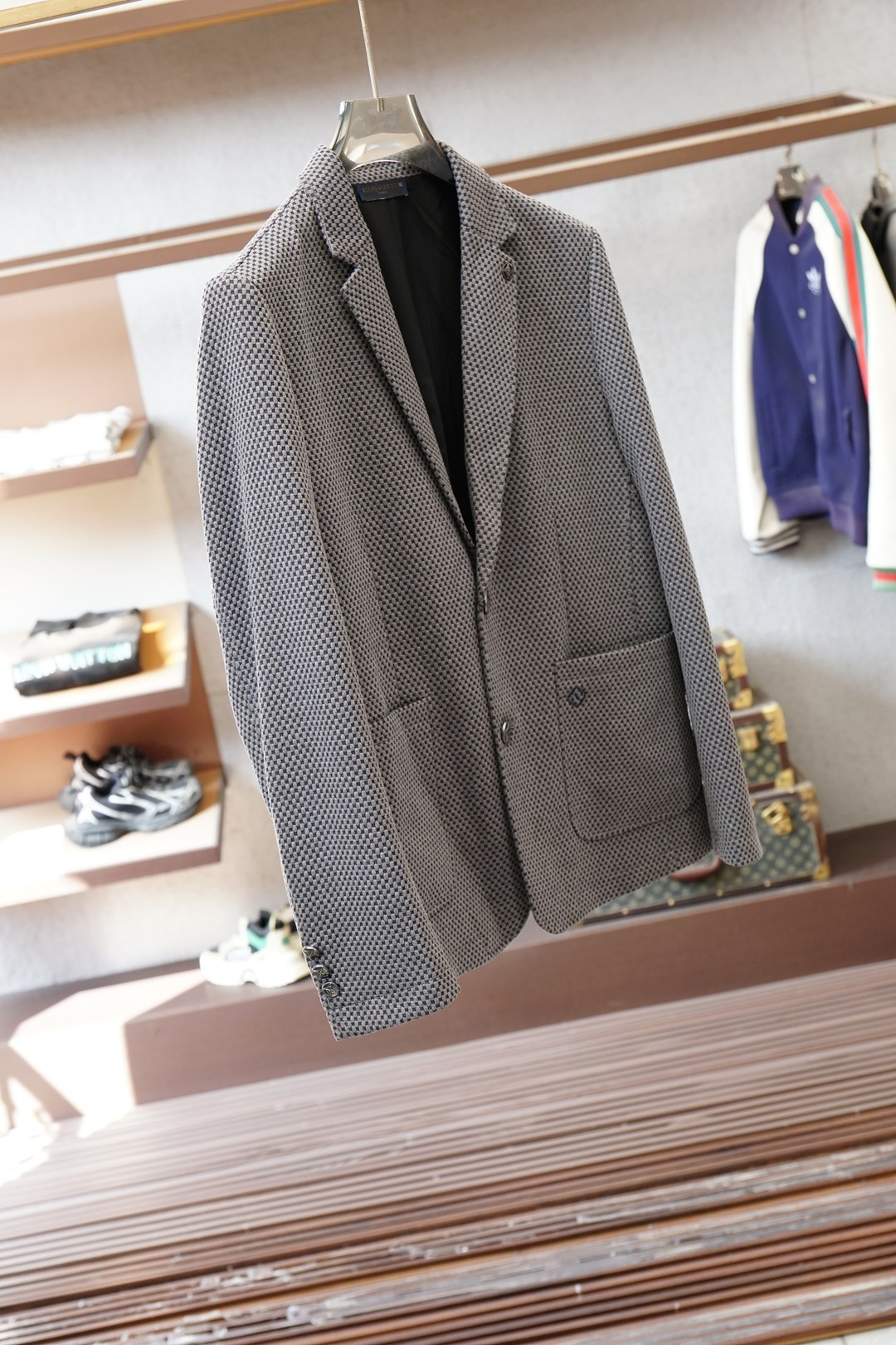 Lv 路易威登/2025秋冬西服主打产品之一，星💫💫这个品牌西服羊毛面料设计出一种低调的奢华的风格，顶级