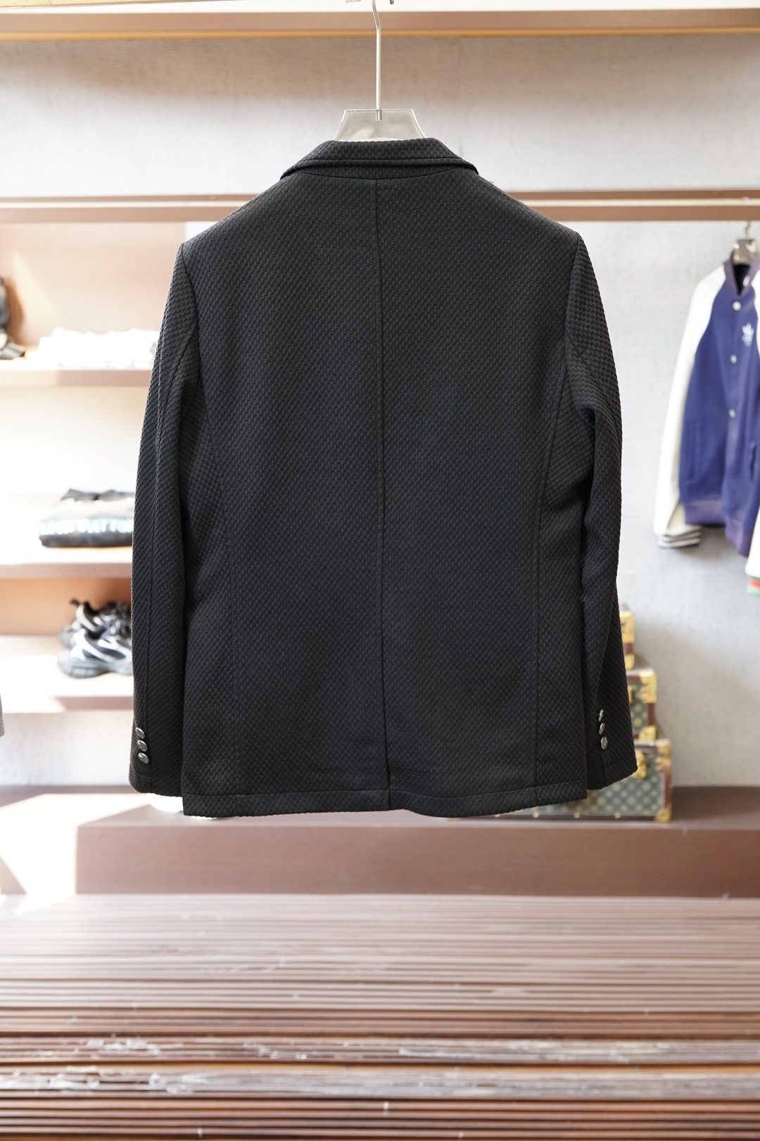 Lv 路易威登/2025秋冬西服主打产品之一，星💫💫这个品牌西服羊毛面料设计出一种低调的奢华的风格，顶级