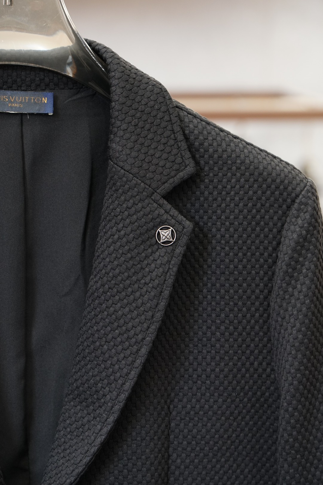 Lv 路易威登/2025秋冬西服主打产品之一，星💫💫这个品牌西服羊毛面料设计出一种低调的奢华的风格，顶级