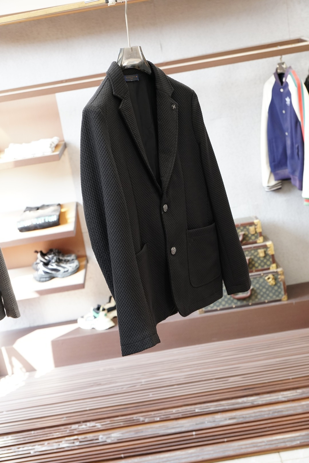 Lv 路易威登/2025秋冬西服主打产品之一，星💫💫这个品牌西服羊毛面料设计出一种低调的奢华的风格，顶级