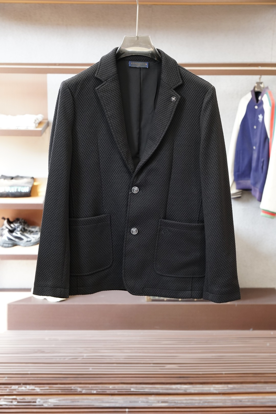 Lv 路易威登/2025秋冬西服主打产品之一，星💫💫这个品牌西服羊毛面料设计出一种低调的奢华的风格，顶级