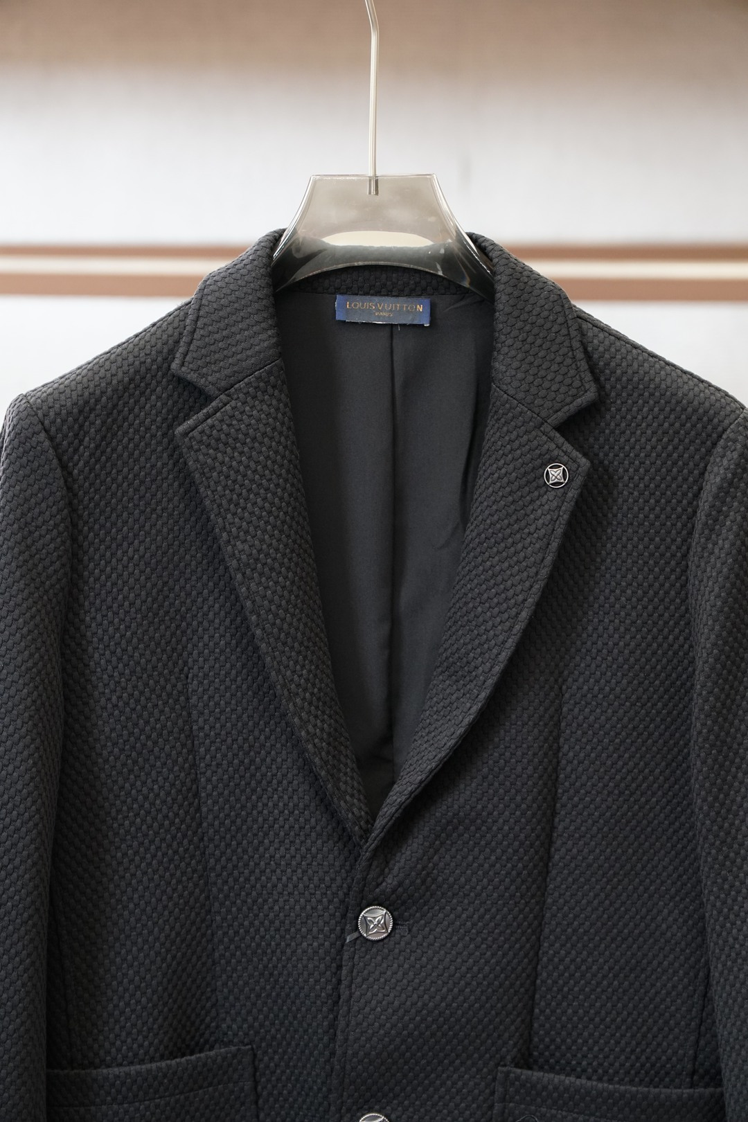 Lv 路易威登/2025秋冬西服主打产品之一，星💫💫这个品牌西服羊毛面料设计出一种低调的奢华的风格，顶级