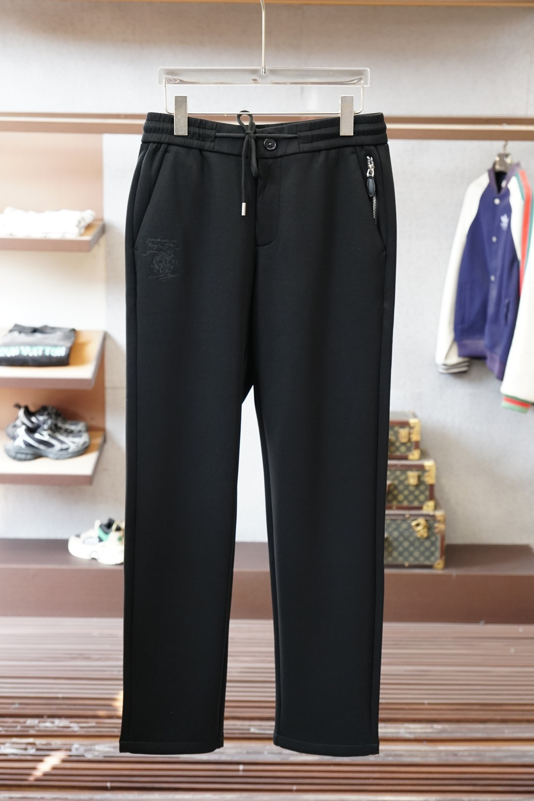 BC-2025秋冬 全品相订单，保暖有型 羊毛呢混纺松紧腰直脚休闲裤 经典百搭 标志五金的点缀，松紧腰抽