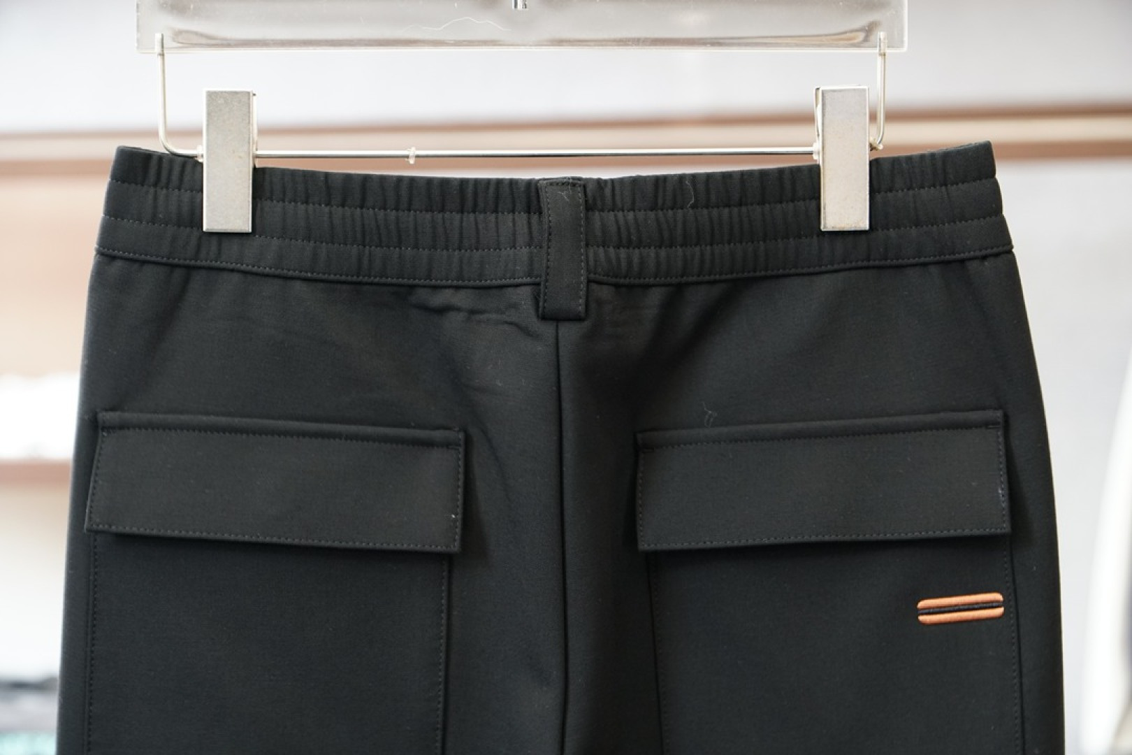 杰尼亚/2025秋冬 全品相订单，保暖有型 羊毛呢混纺松紧腰直脚休闲裤 经典百搭 标志五金的点缀，松紧腰