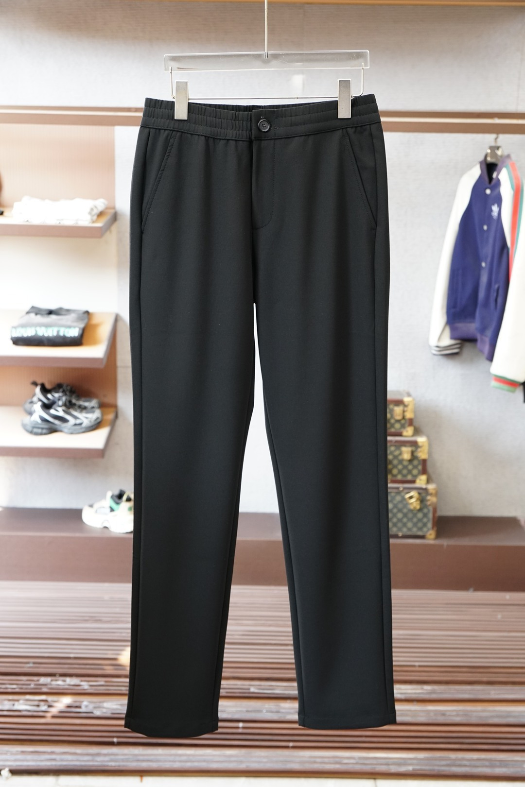 杰尼亚/2025秋冬 全品相订单，保暖有型 羊毛呢混纺松紧腰直脚休闲裤 经典百搭 标志五金的点缀，松紧腰