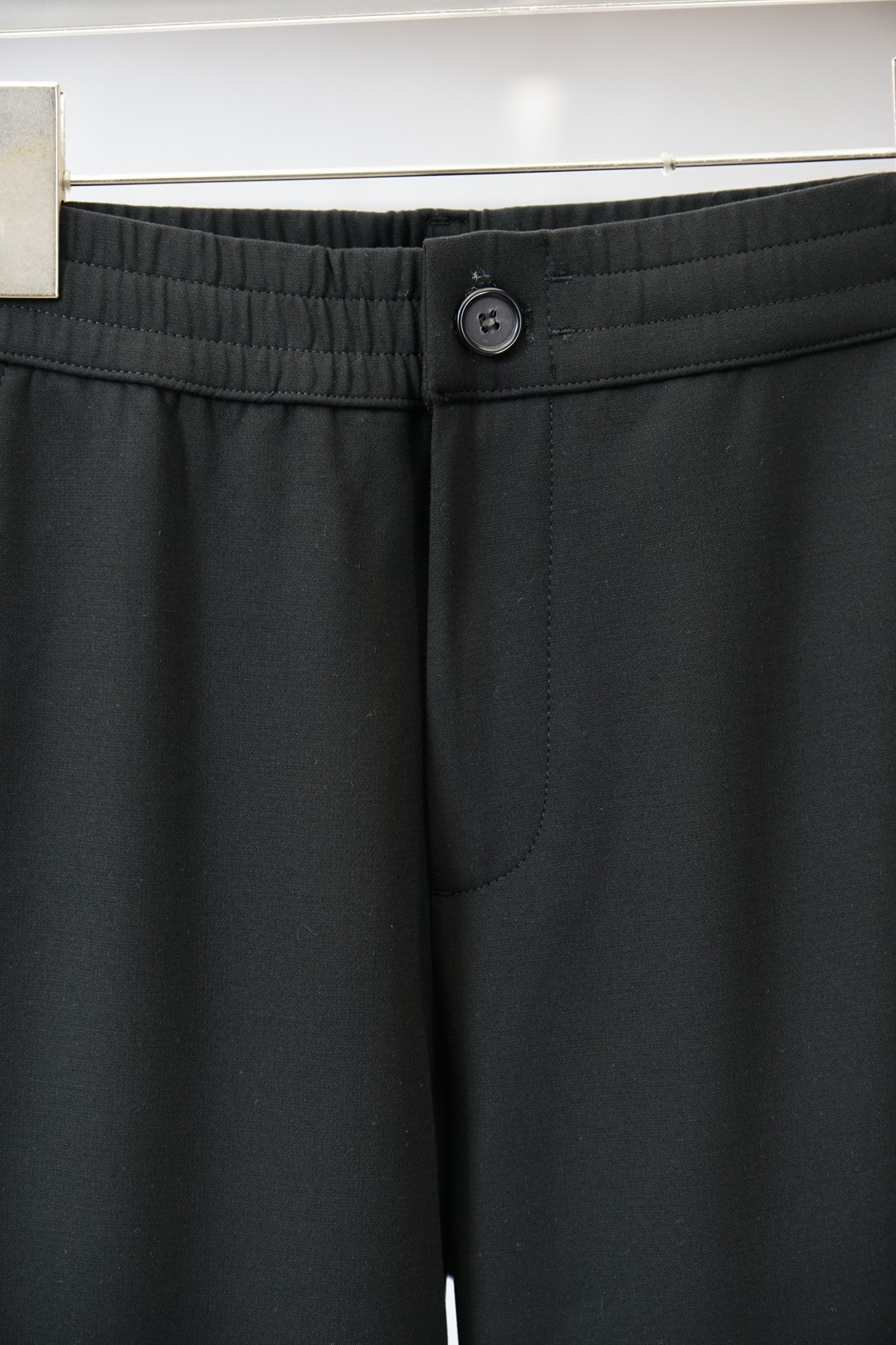 杰尼亚/2025秋冬 全品相订单，保暖有型 羊毛呢混纺松紧腰直脚休闲裤 经典百搭 标志五金的点缀，松紧腰