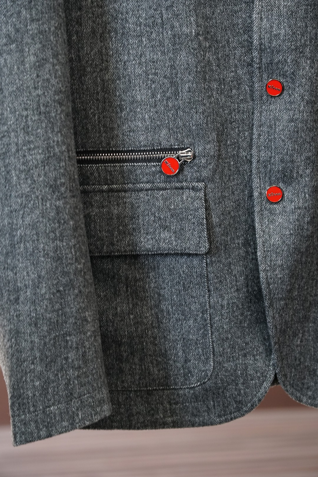 Kiton 奇顿。25秋冬羊毛外套，⚡️⚡️加厚羊毛实穿性强 风格独特。材质，质感细腻硬朗光滑！时尚复古