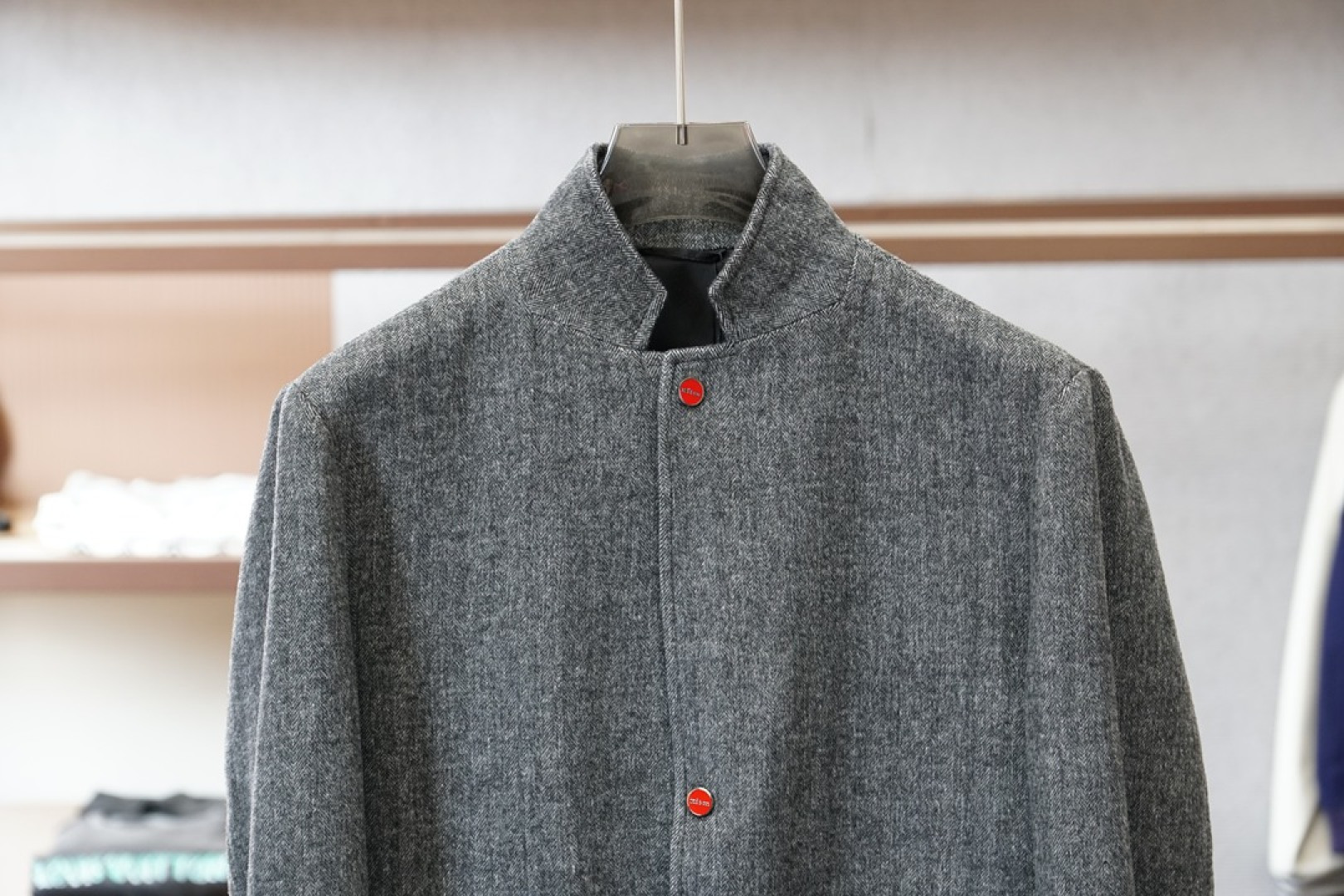 Kiton 奇顿。25秋冬羊毛外套，⚡️⚡️加厚羊毛实穿性强 风格独特。材质，质感细腻硬朗光滑！时尚复古