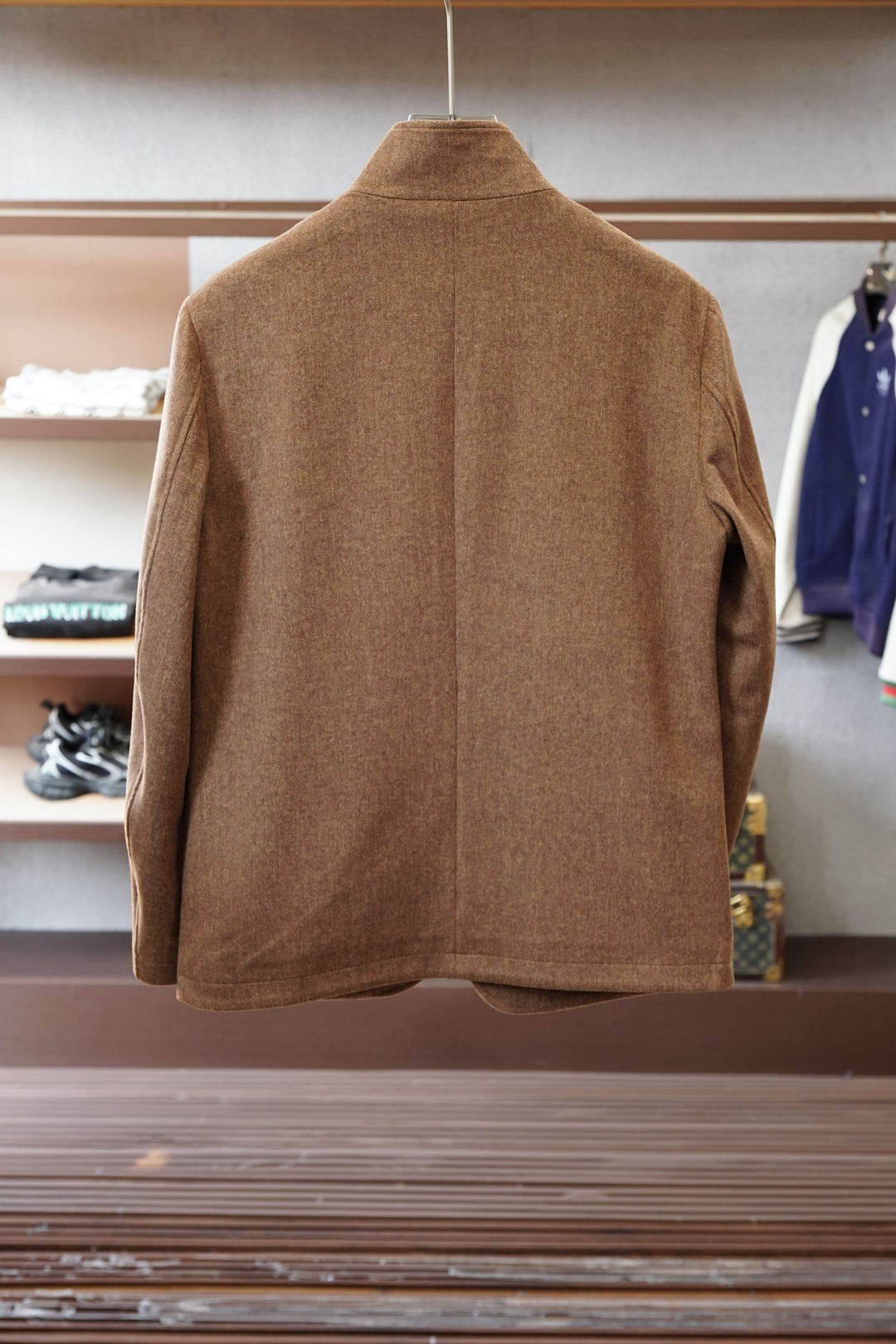 Kiton 奇顿。25秋冬羊毛外套，⚡️⚡️加厚羊毛实穿性强 风格独特。材质，质感细腻硬朗光滑！时尚复古