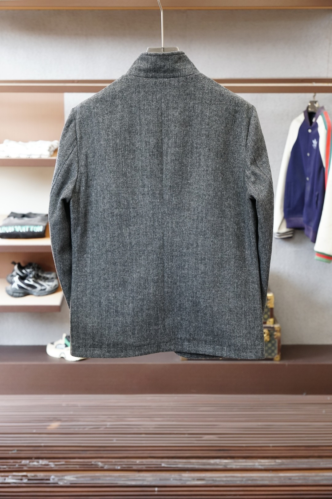 Kiton 奇顿。25秋冬羊毛外套，⚡️⚡️加厚羊毛实穿性强 风格独特。材质，质感细腻硬朗光滑！时尚复古