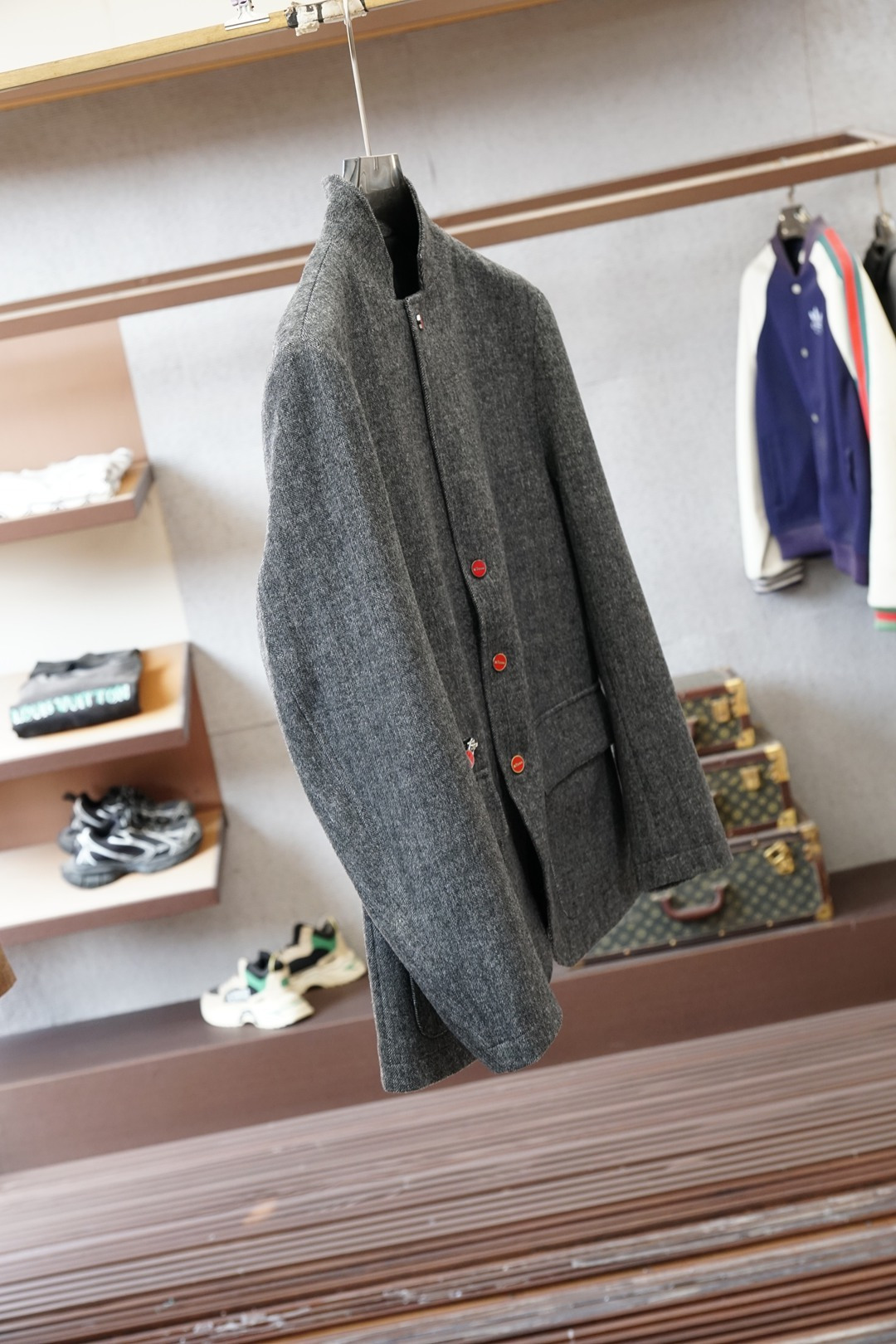 Kiton 奇顿。25秋冬羊毛外套，⚡️⚡️加厚羊毛实穿性强 风格独特。材质，质感细腻硬朗光滑！时尚复古