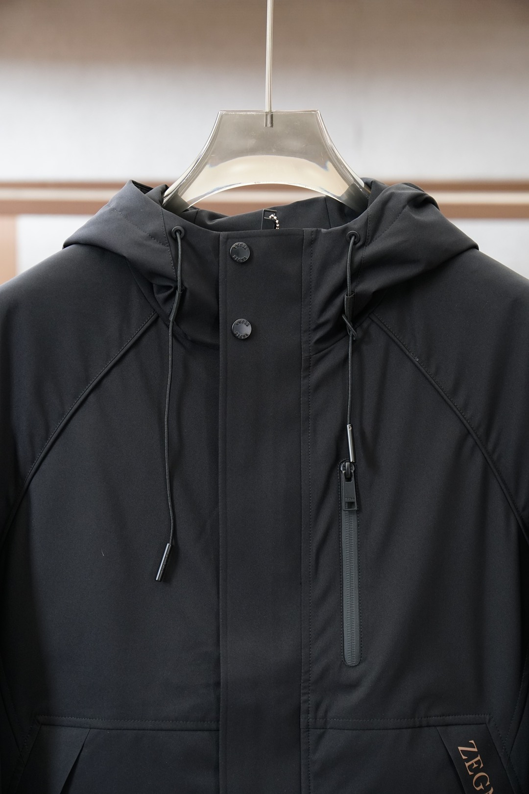 杰尼亚-羽绒服，冬日质感穿搭天花板终于挖到宝了！羽绒服直接承包我整个冬天的穿搭✨面料的质感真的绝了，摸起