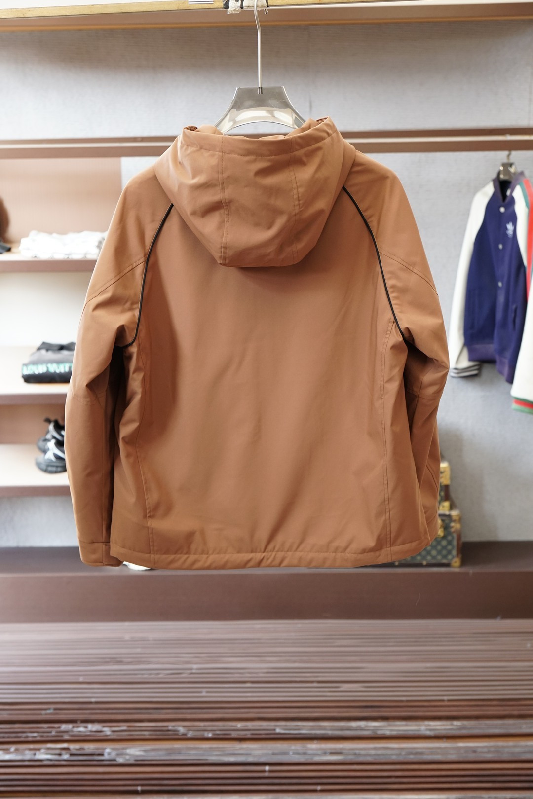 杰尼亚-羽绒服，冬日质感穿搭天花板终于挖到宝了！羽绒服直接承包我整个冬天的穿搭✨面料的质感真的绝了，摸起