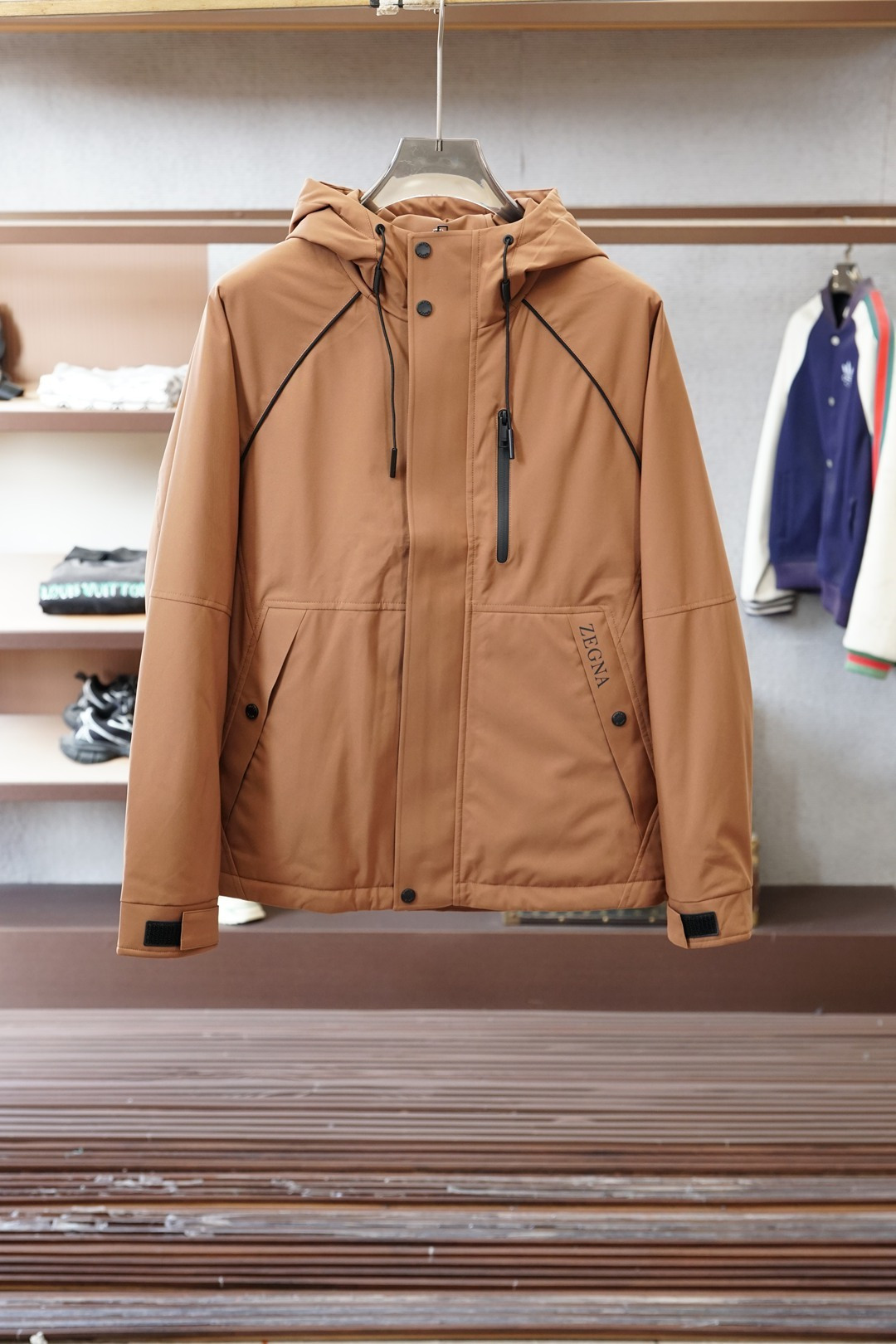 杰尼亚-羽绒服，冬日质感穿搭天花板终于挖到宝了！羽绒服直接承包我整个冬天的穿搭✨面料的质感真的绝了，摸起