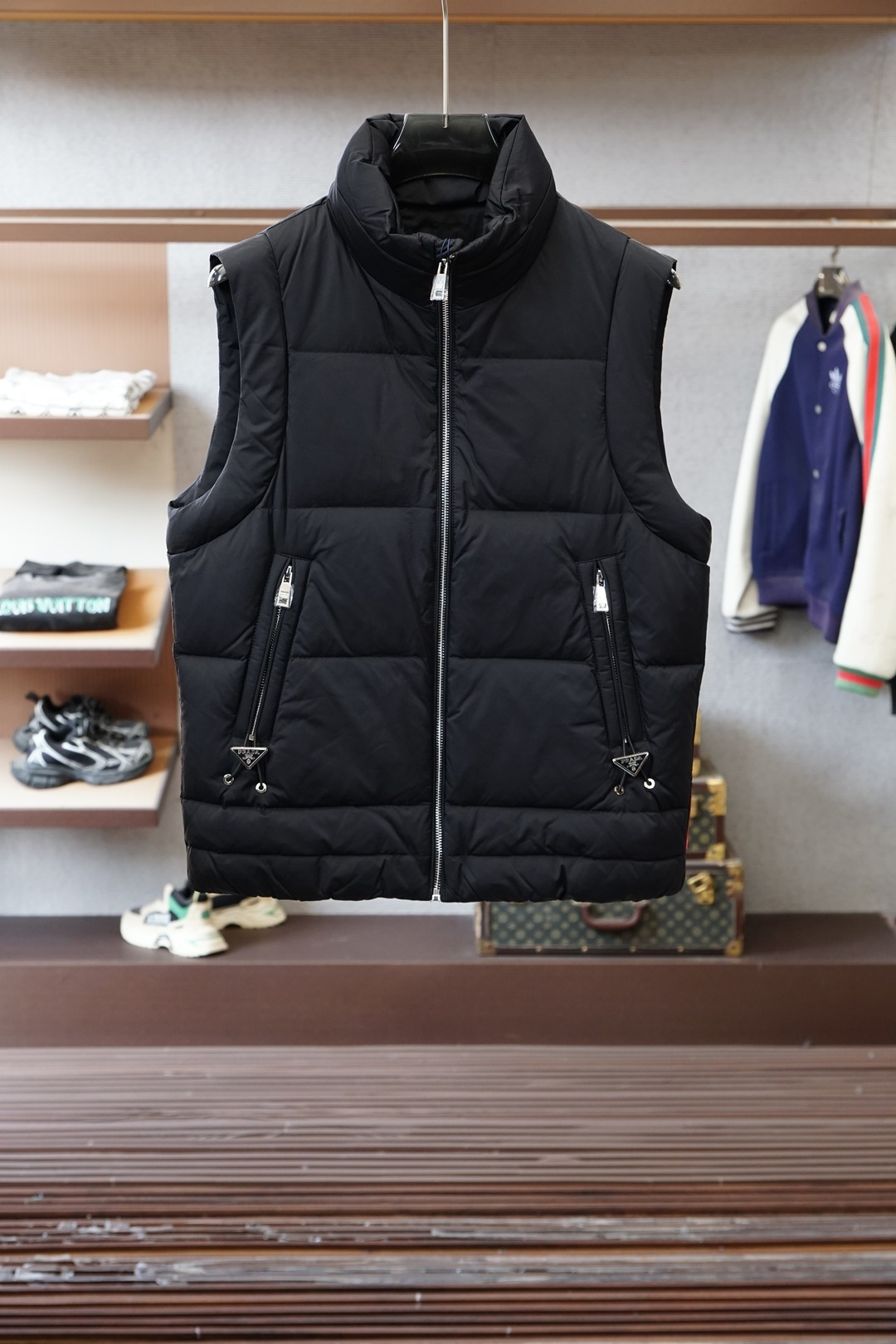 Prada普拉达-25秋冬新款羽绒背心马甲原版1.1顶级打造；官网官，定制YB防风防水尼龙材质 白鹅绒填