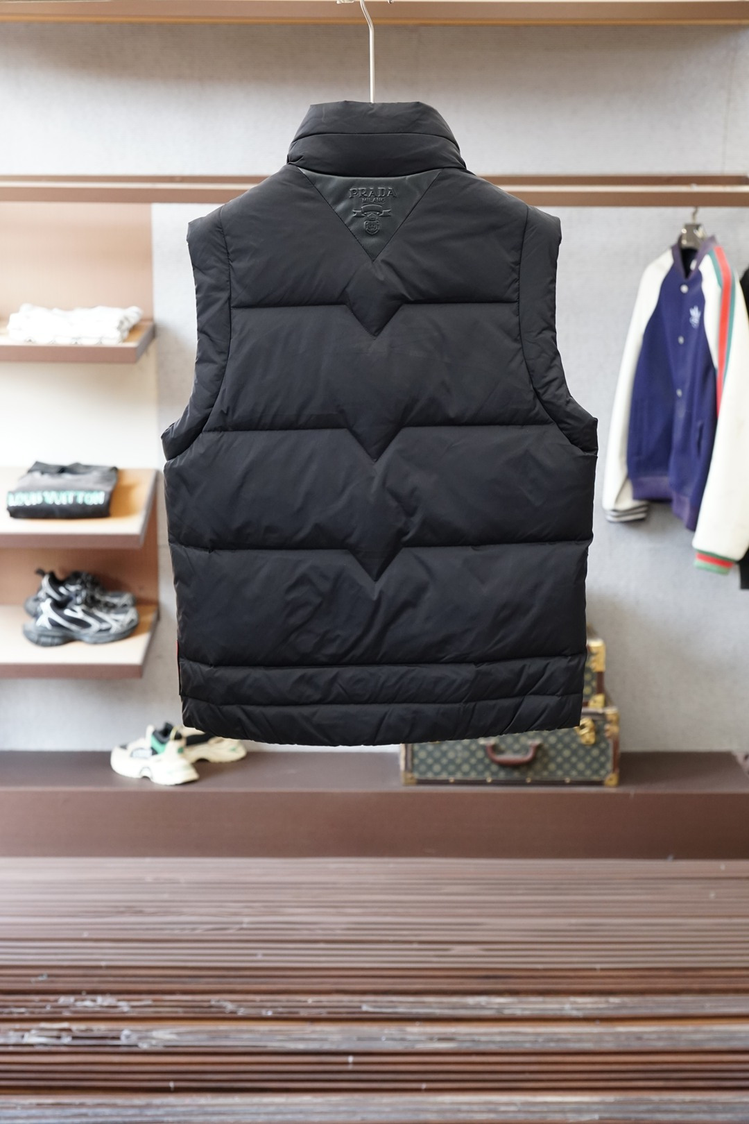 Prada普拉达-25秋冬新款羽绒背心马甲原版1.1顶级打造；官网官，定制YB防风防水尼龙材质 白鹅绒填